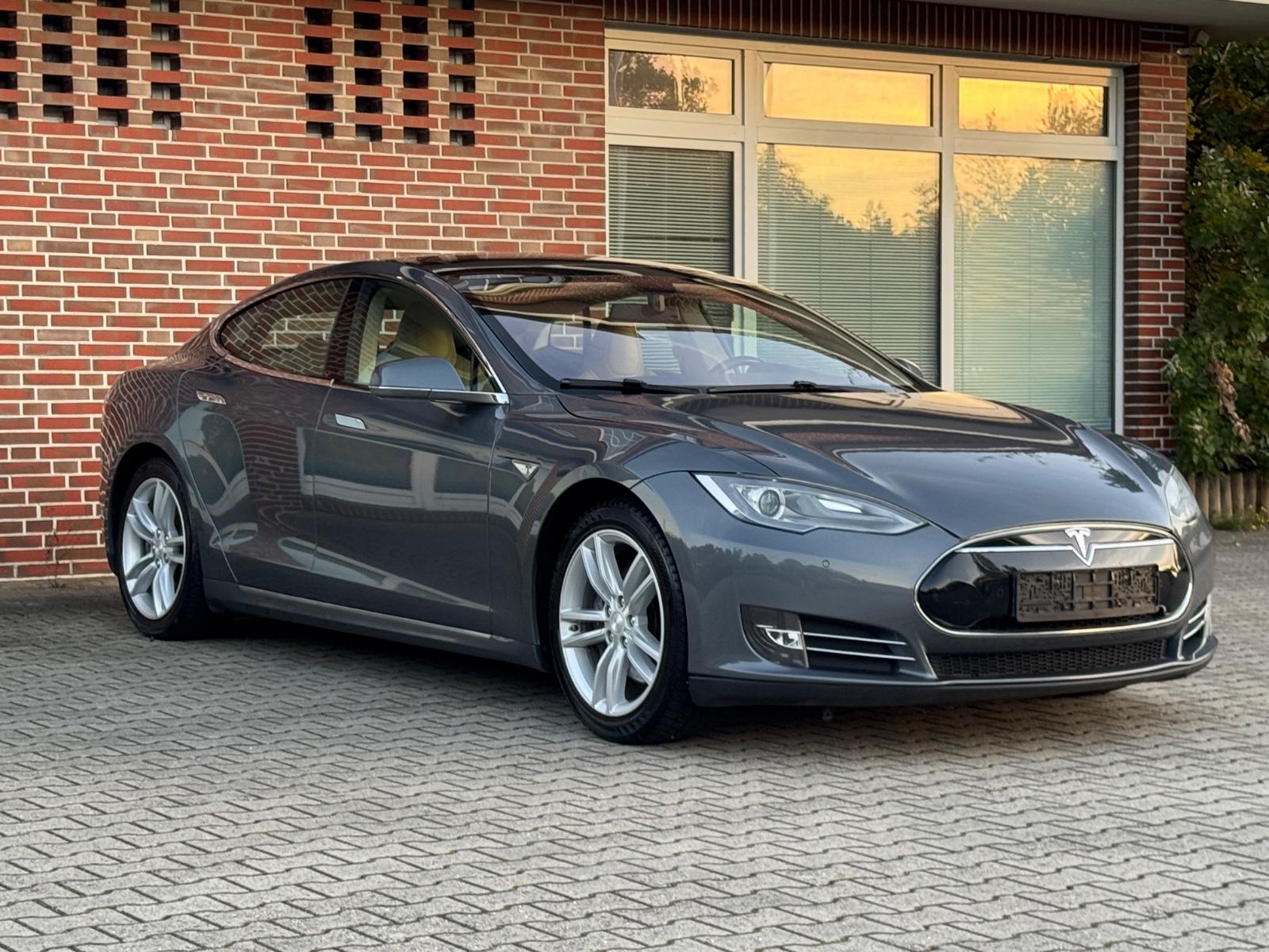 TESLA MODEL  - 421 CV - P85 - SUPERCHARGE GRATUITE