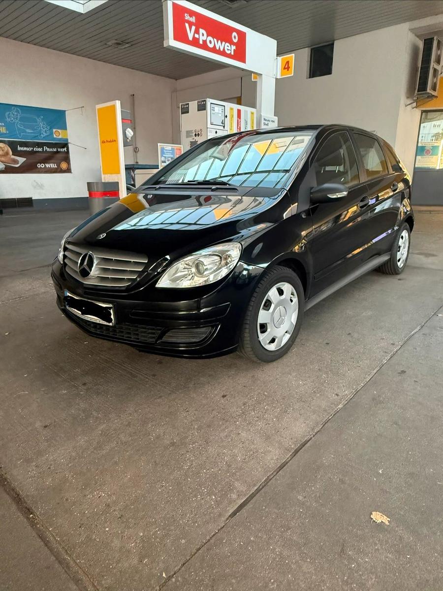 Mercedes-Benz B 180