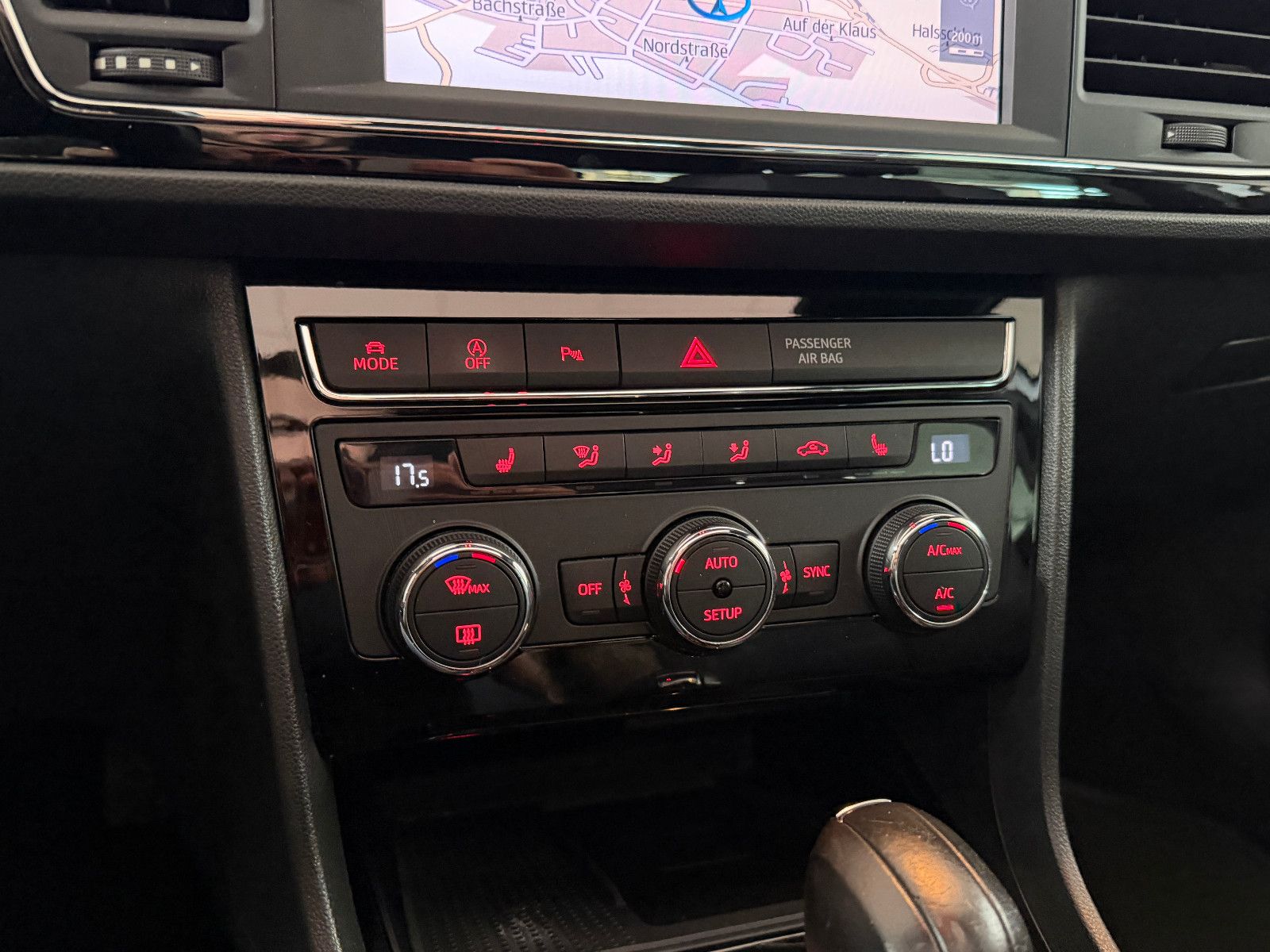 Fahrzeugabbildung SEAT Leon ST FR//ACC/LED/PANORAMA/APPLE-CAR/KAMERA