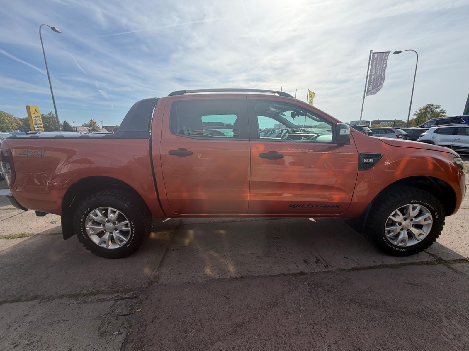 Ford Ranger Wildtrak Double Cab 3.2 TDCi 5 cyl. 200 ch BVA 4x4 / Attelage 3,35 t / Cuir / GPS / Caméra de recul