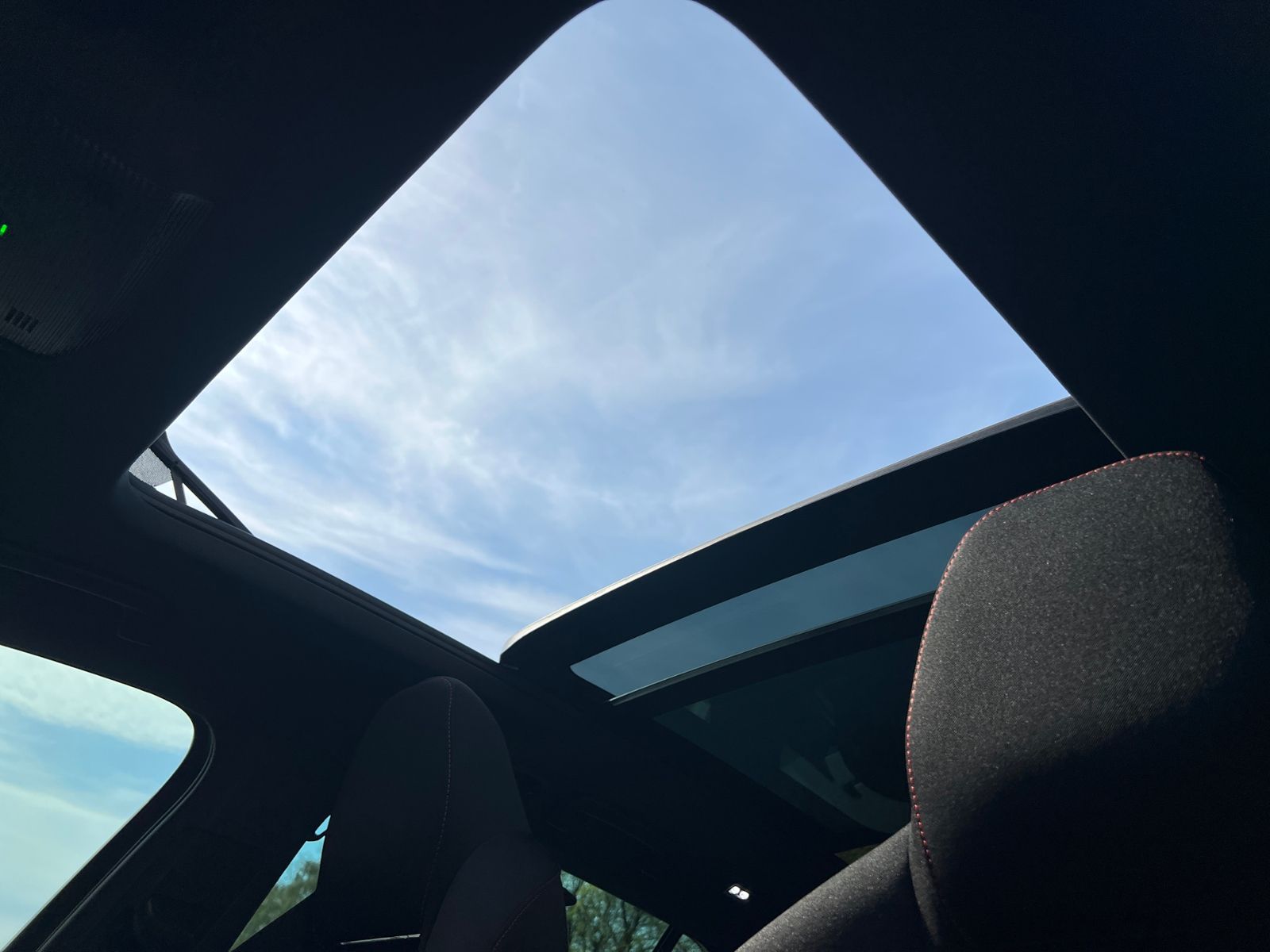 Fahrzeugabbildung SKODA Octavia Combi RS 2.0 TSI DSG *Panorama, AHK, Ind