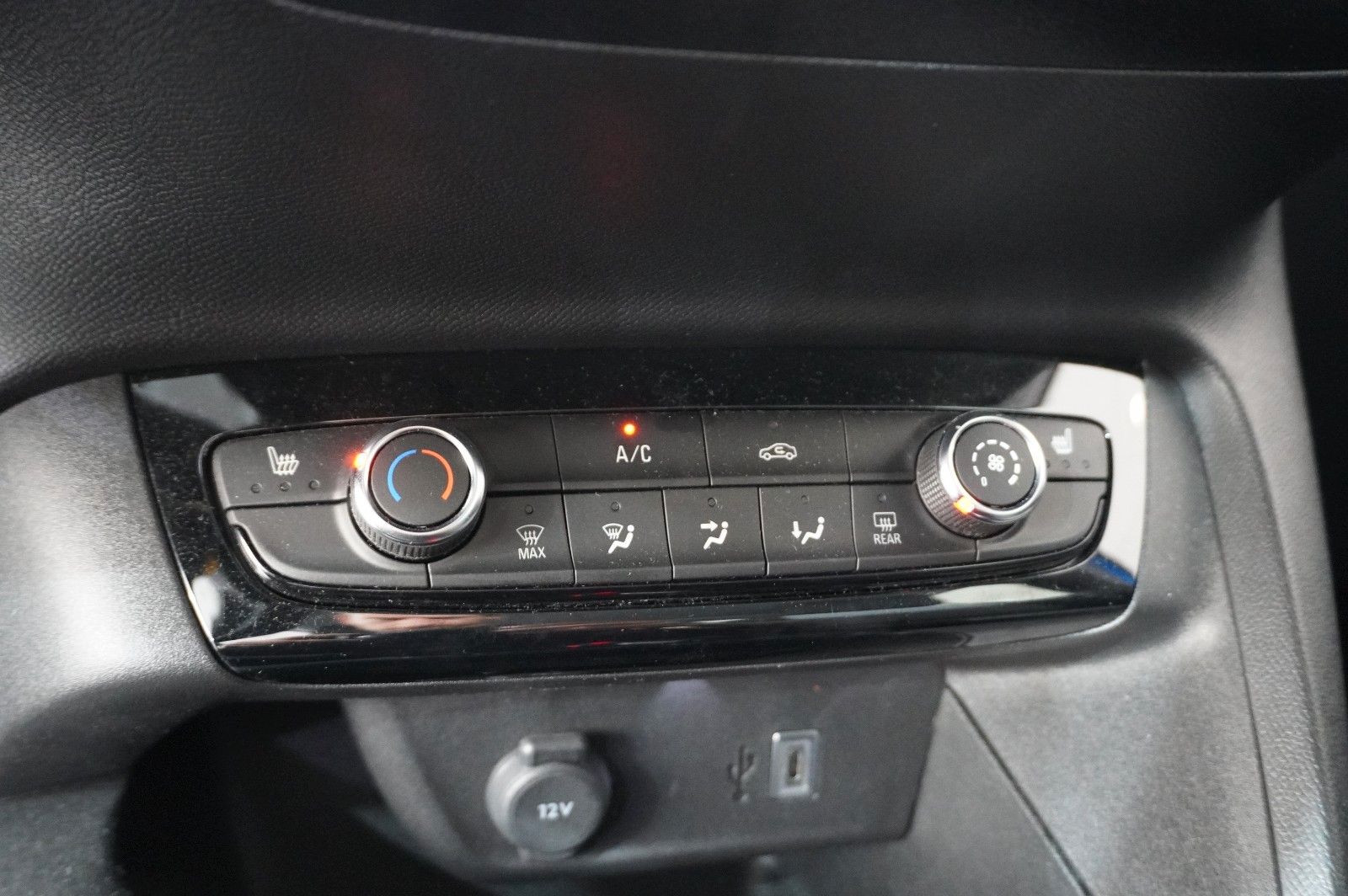 Fahrzeugabbildung Opel Corsa F 1.2T EDITION NAVI/LED/SPORT/SHZ/PDC/DAB+