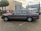 Mercedes-Benz 220 E 124 Automatik 3.Hand Schiebedach Oldtimer - Mercedes-Benz 220 in Gelsenkirchen