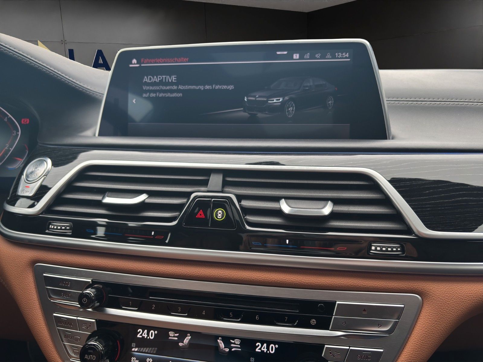 Fahrzeugabbildung BMW 750Li xDrive HUD/Skylounge/H&K/Massage/Luftf.