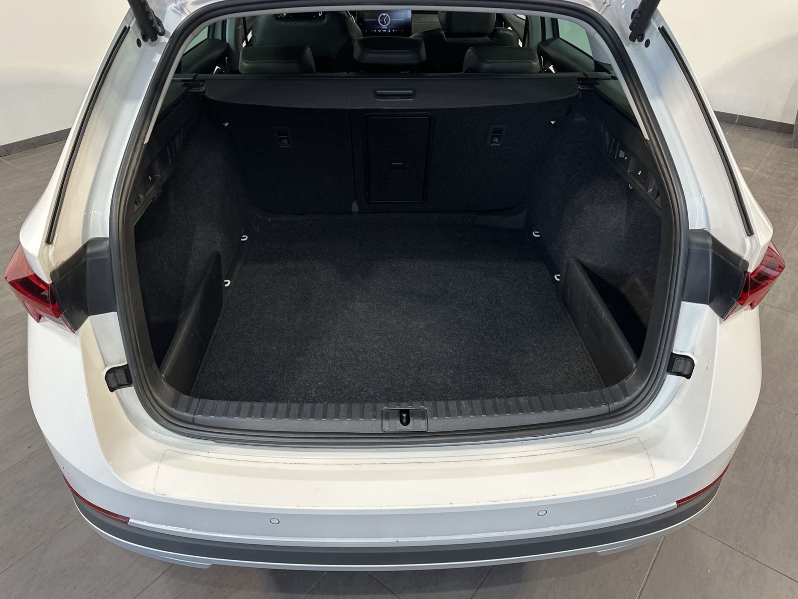 Fahrzeugabbildung SKODA Octavia Combi Scout 4x4 NAV+LED+AHK+HEAD-UP+18ZO