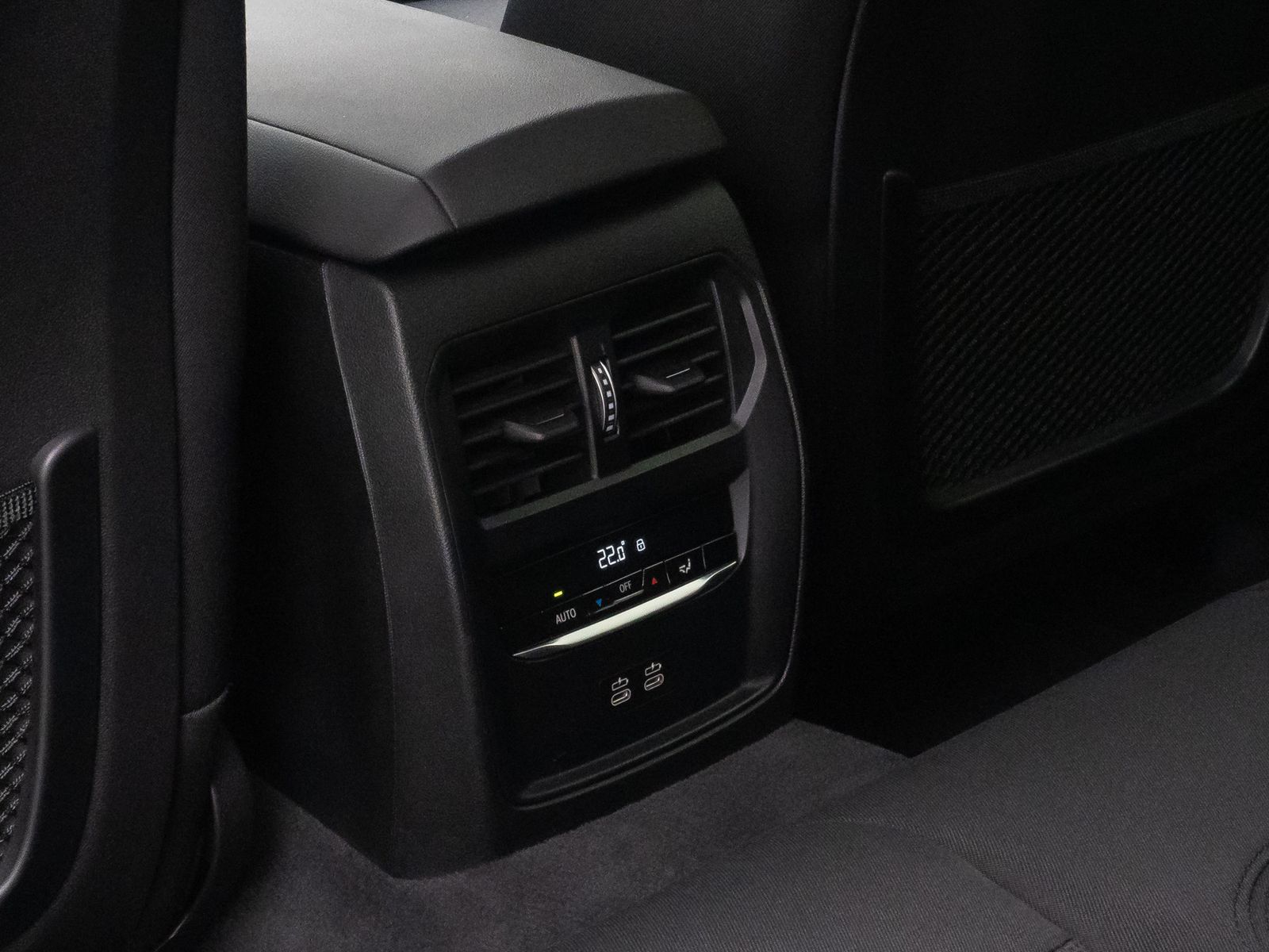 Fahrzeugabbildung BMW 320d HUD DAB Laser PDC DrivAssist Komfort Alarm
