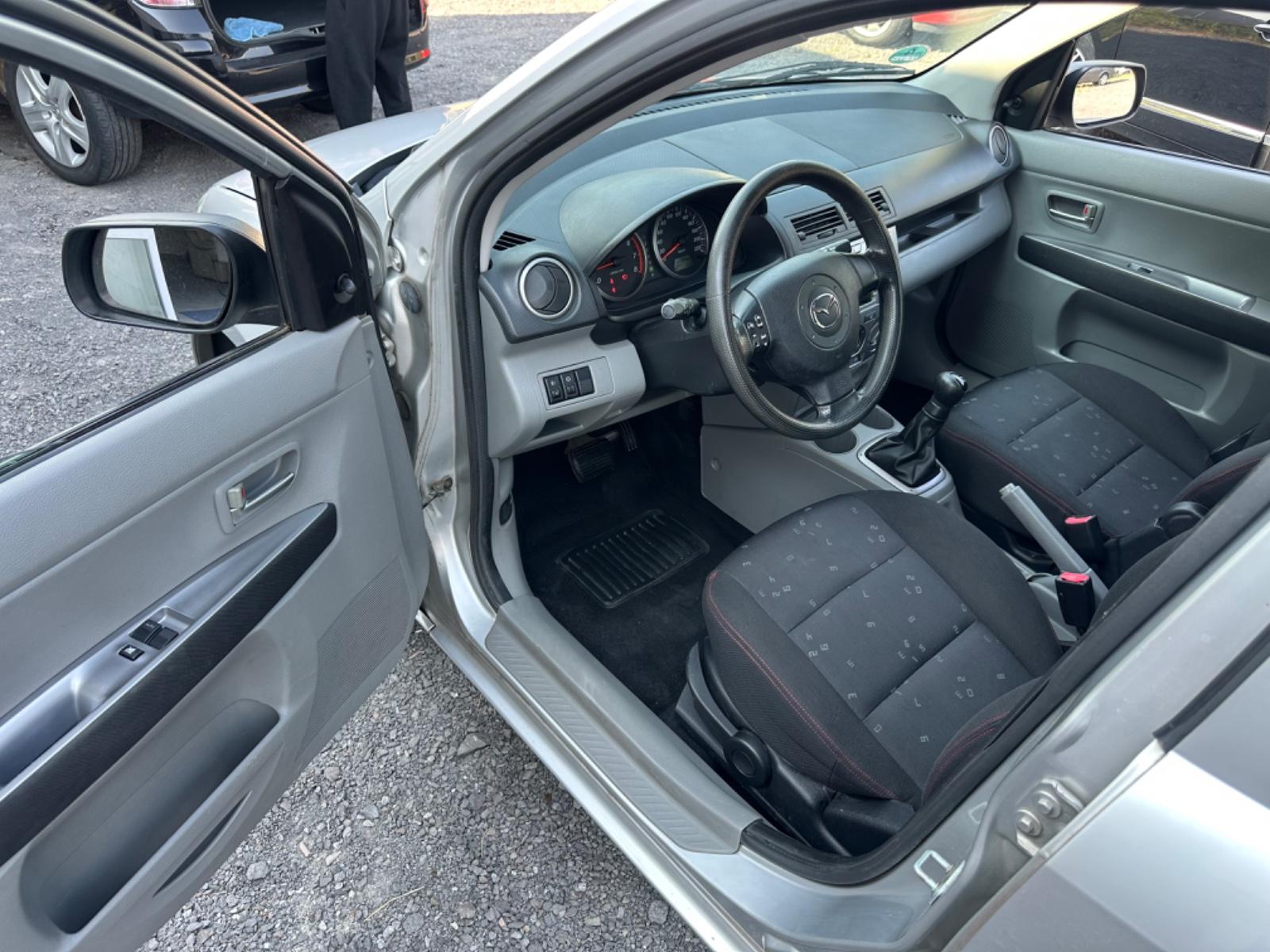 Mazda 2 Automatik 2.HD - Klima - Zahnriemen & TÜV NEU