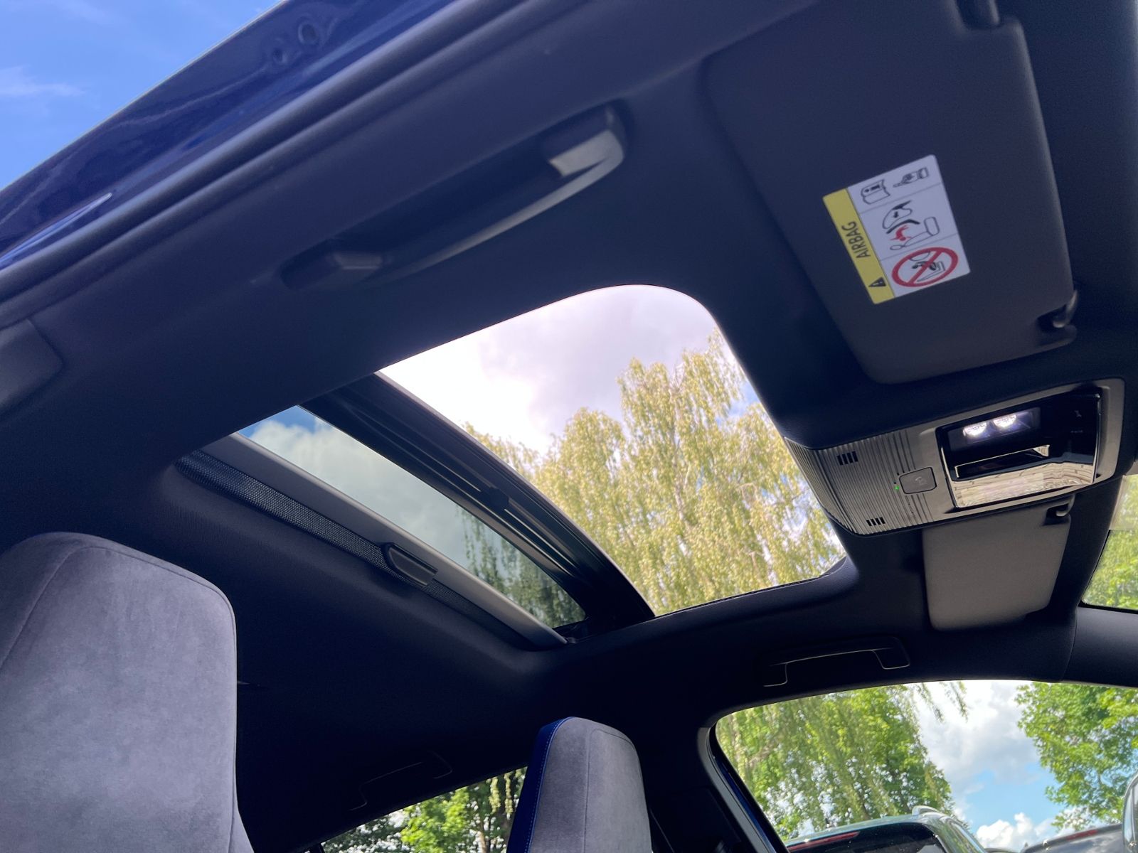 Fahrzeugabbildung Volkswagen Golf R 2.0 TSI DSG 4MOTION *R-Performance,Pano,H