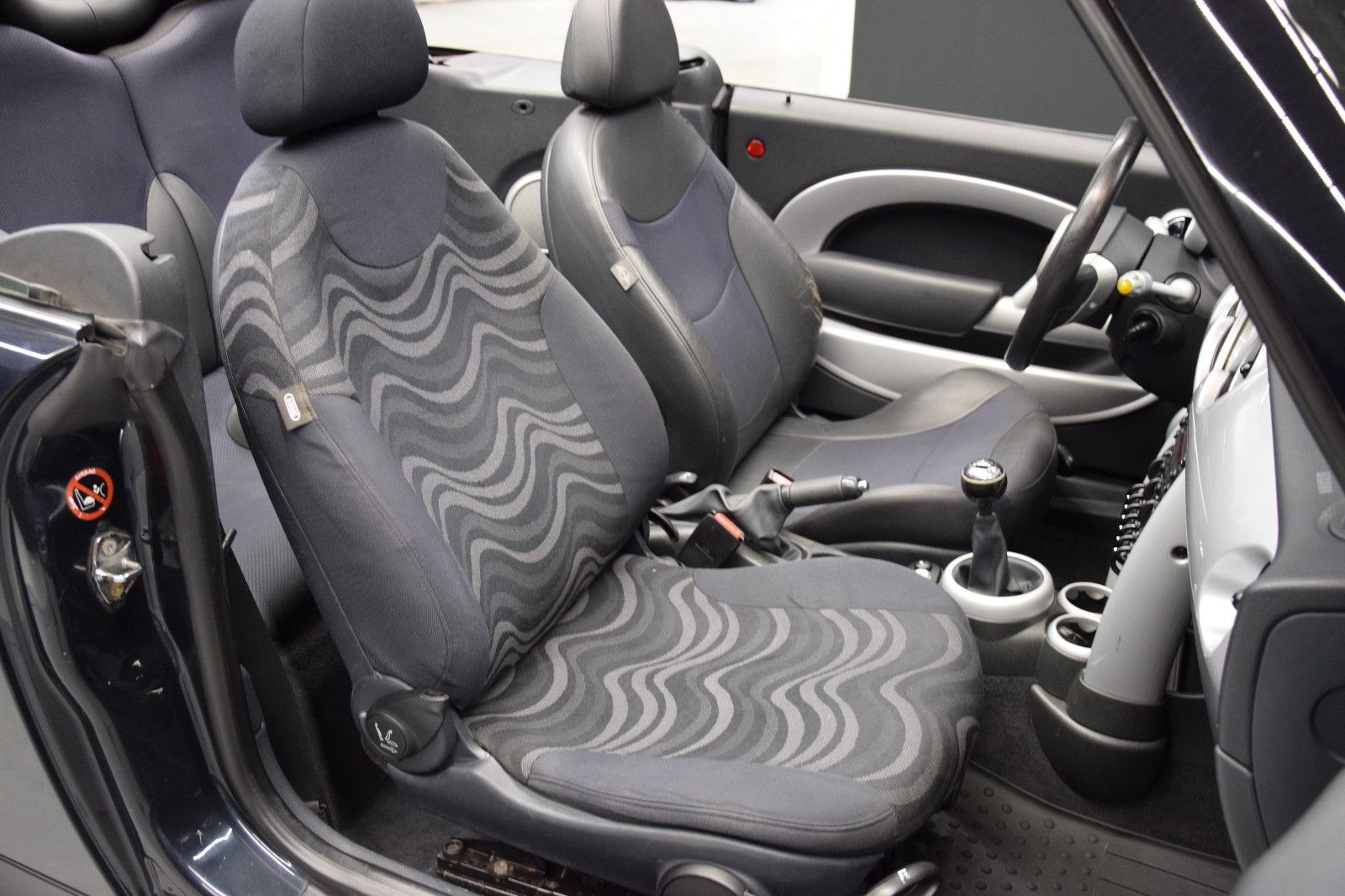 Fahrzeugabbildung MINI One Cabrio Pepper Klima Sitzheizung PDC 2. Hand