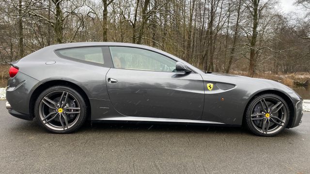 Ferrari FF 6,3 V12 4x4 Leder/Launch/Bi-Xenon/R20