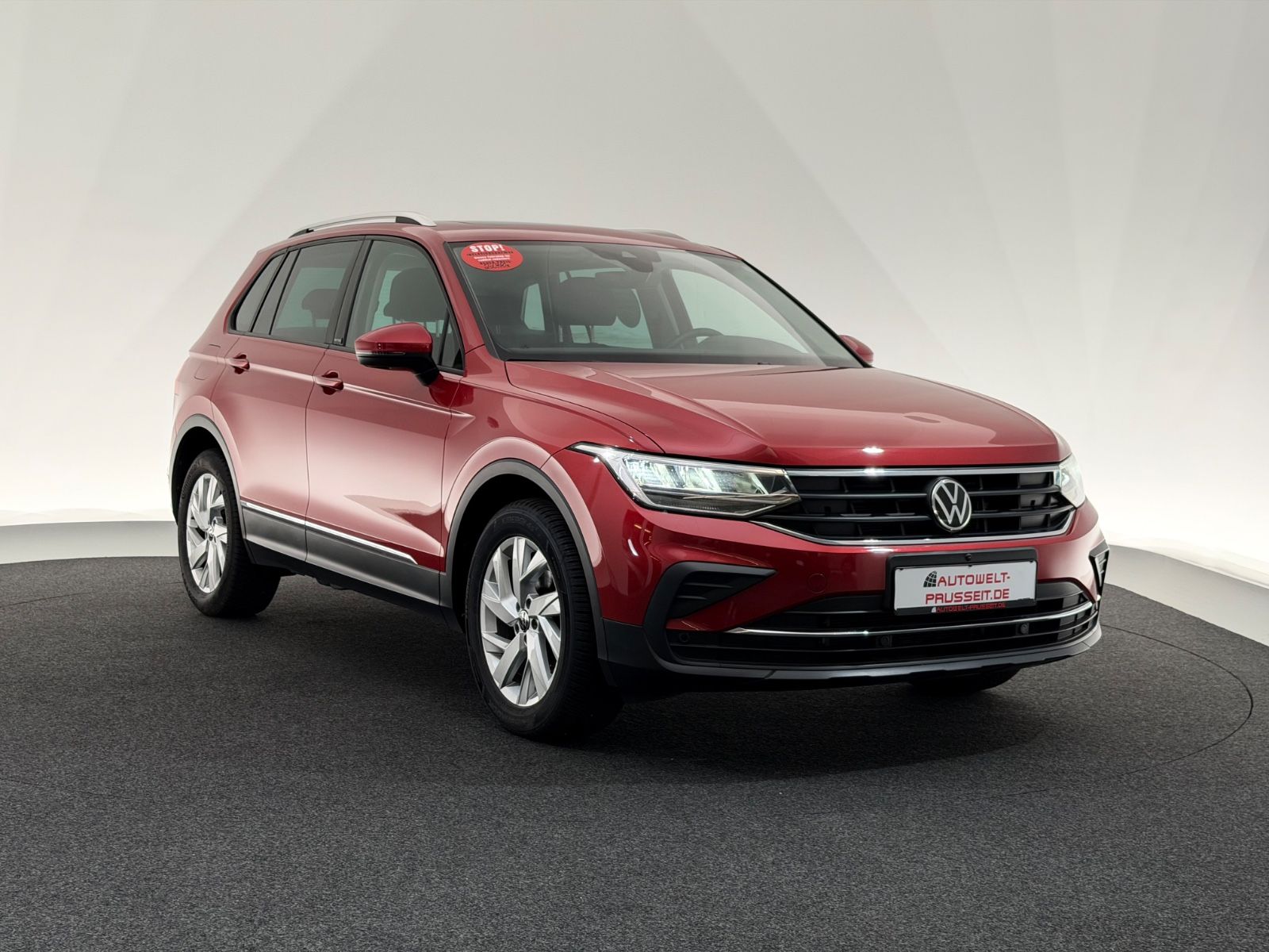 Gebrauchtwagen Volkswagen Tiguan Tiguan 1.5 TSI*ACTIVE*LED-PANO-360-AHK-R.KAM-ACC in Horb am Neckar