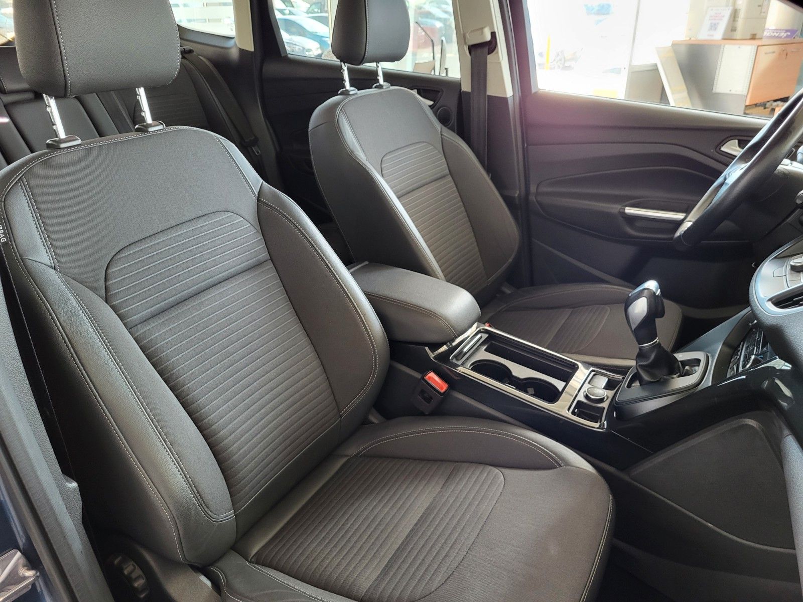 Fahrzeugabbildung Ford Kuga Titanium Autom., AHK abnehmbar, Winter-P.