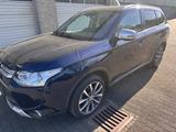 Mitsubishi Outlander Diamant Edition 4WD/Navi/8 Fach Bereif - Mitsubishi Outlander in Frankfurt (Main)