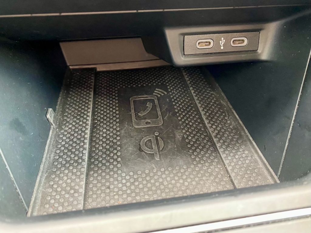 Fahrzeugabbildung Volkswagen Taigo 1.5 DSG R-Line AAC SHZ GJR KAMERA