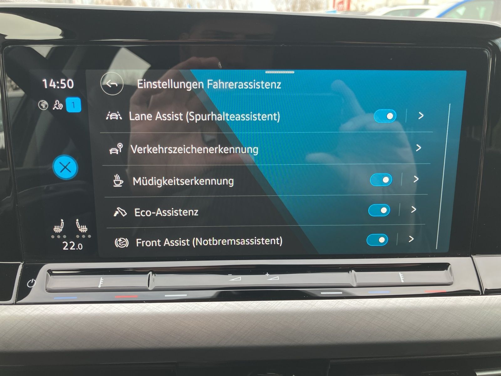 Fahrzeugabbildung Volkswagen Golf VIII Variant Life TDI DSG LED SH PDC Ambien