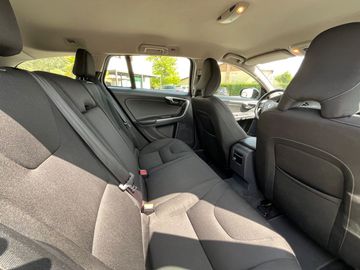 Volvo V60 Cross Country - 12