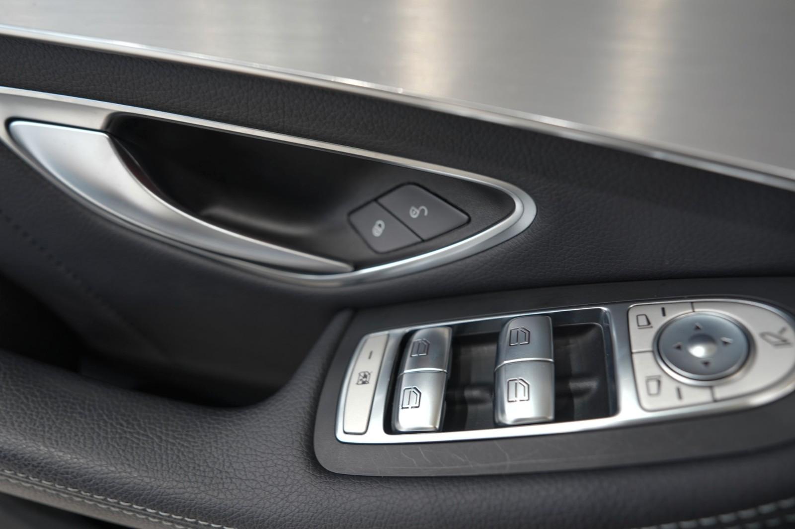 Mercedes-Benz GLC 300 4M*AMG-LINE*LEDER*LED*KAMERA*1.HAND