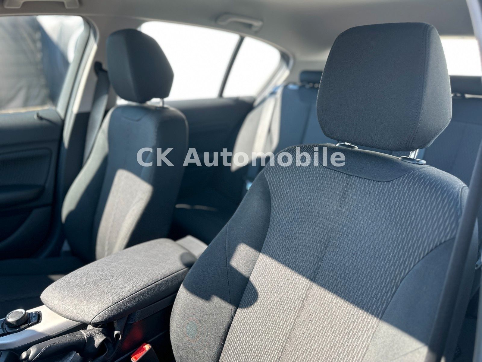 Fahrzeugabbildung BMW 118i Lim. 5-trg. /Klimaautomatik/SHZ/PDC