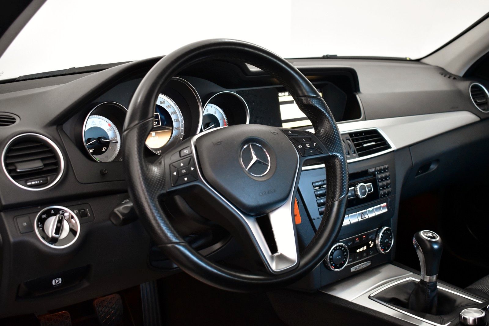 Fahrzeugabbildung Mercedes-Benz C 180 Lim.CGI BlueEfficiency, T.Leder,Navi,AHK