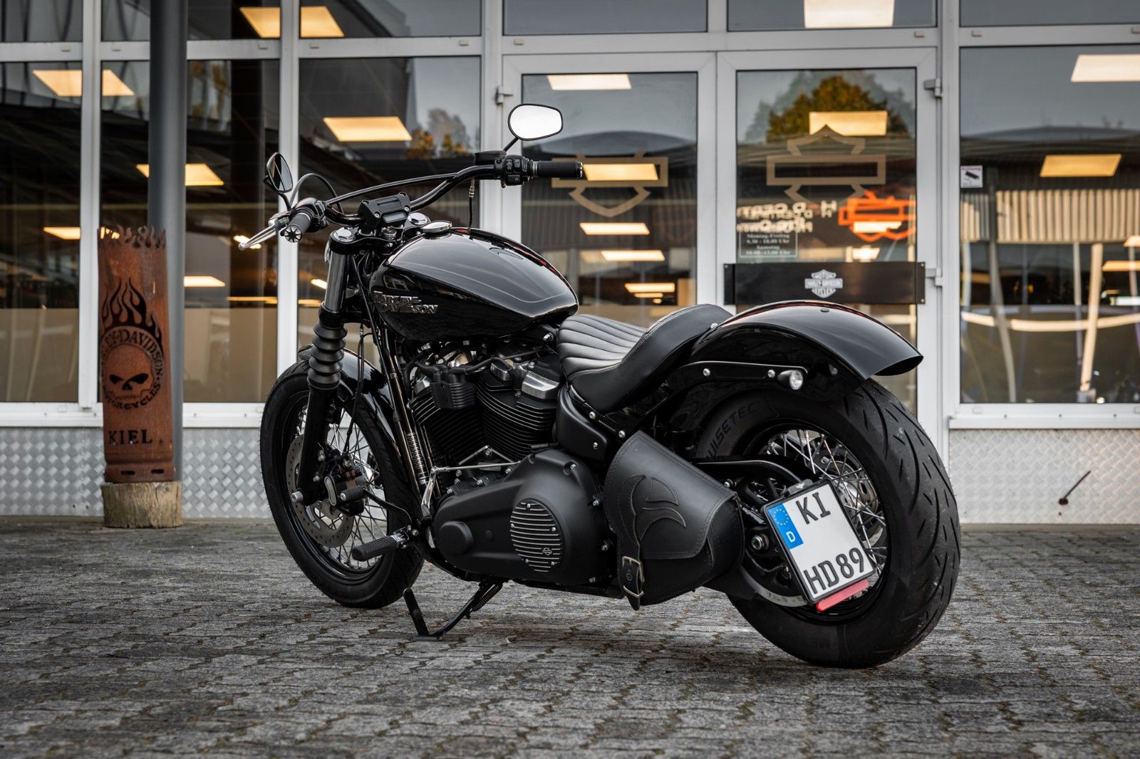 Fahrzeugabbildung Harley-Davidson FXBB STREET BOB Softail  - JEKILL&HYDE