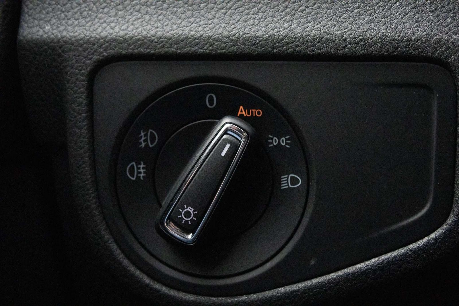 Fahrzeugabbildung Volkswagen Golf Sportsvan Highline 1.4 TSI DSG Navi RFK