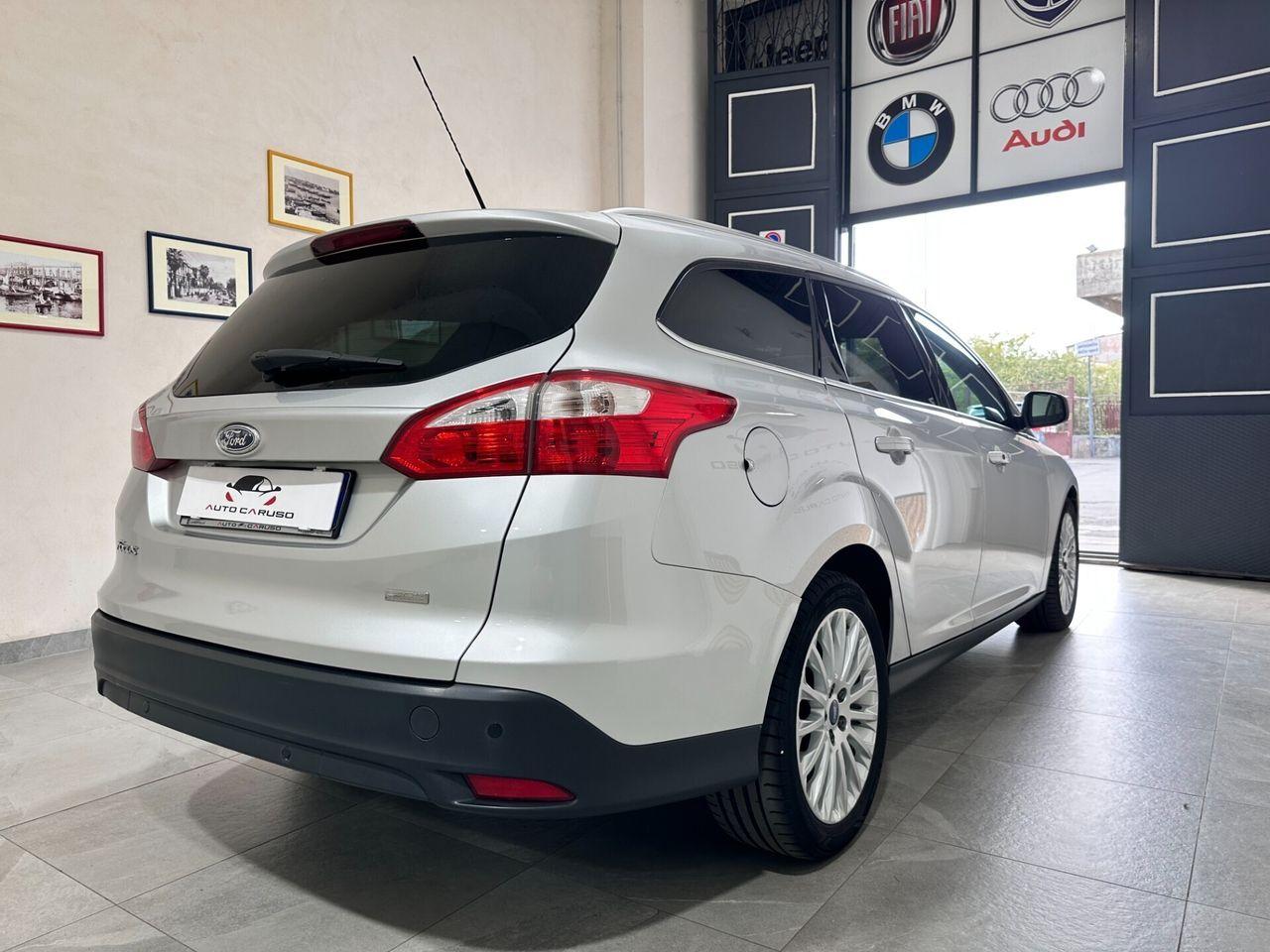 Ford Focus 2013 — interior