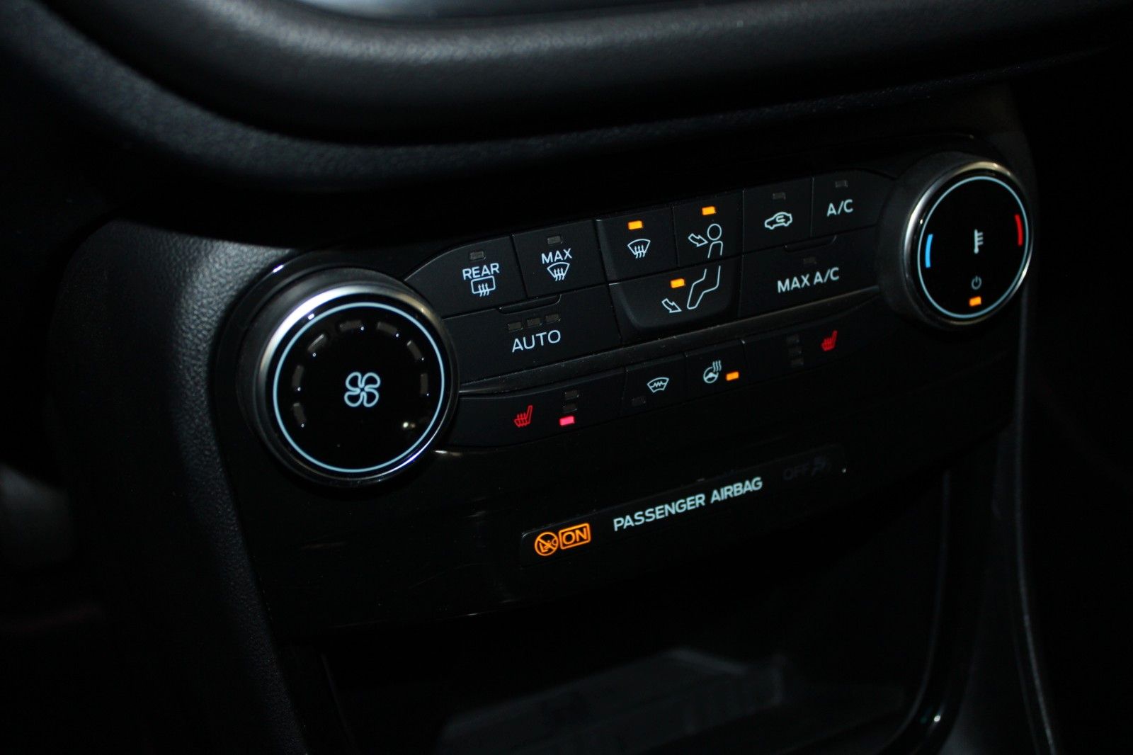 Fahrzeugabbildung Ford Puma MHEV ST-Line AHK LED NAVI WINTER PAKET uvm.
