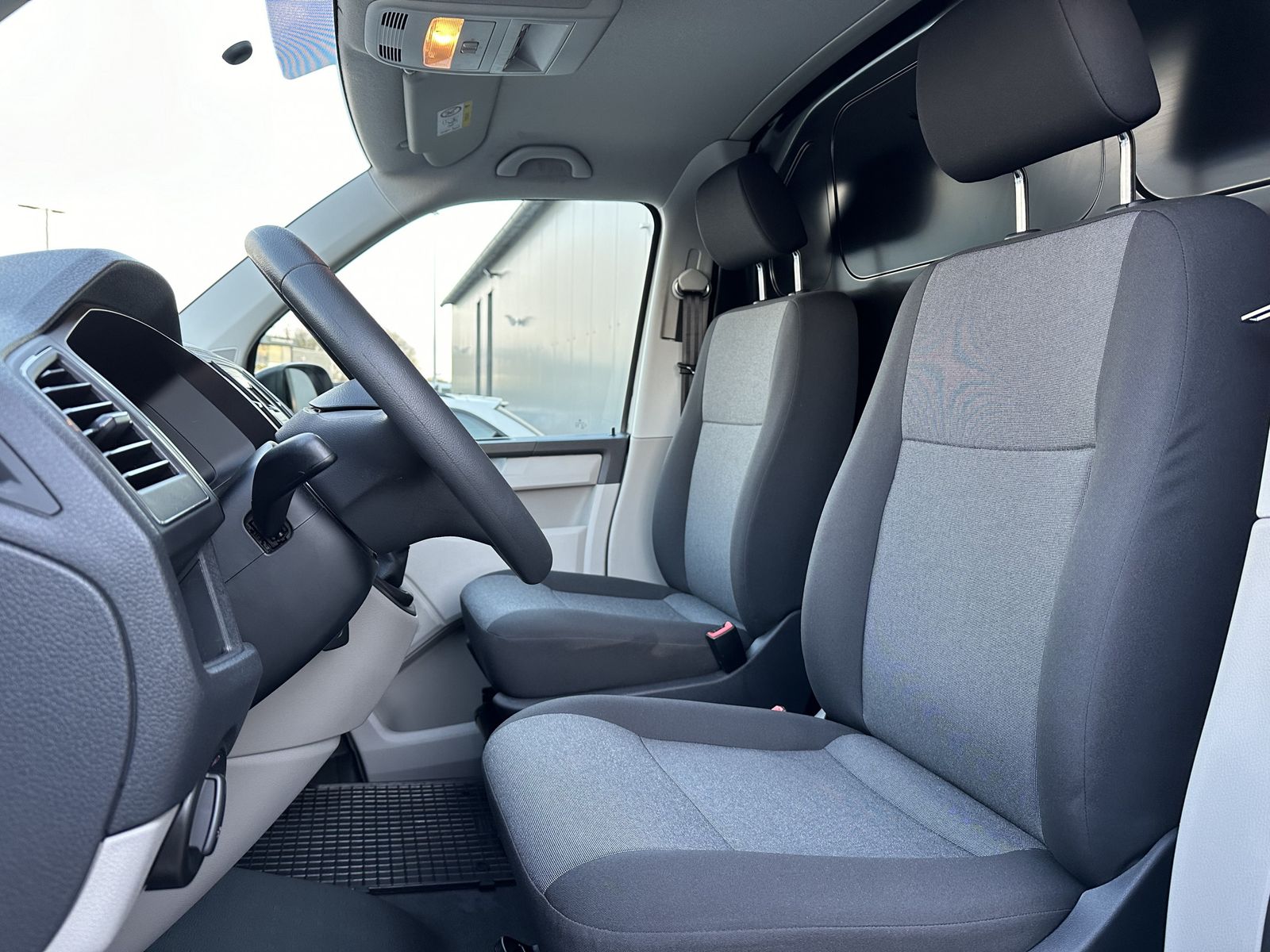 Fahrzeugabbildung Volkswagen T6 Transporter 2.0 TDI Kasten SORTIMO+PP+BLUETOO