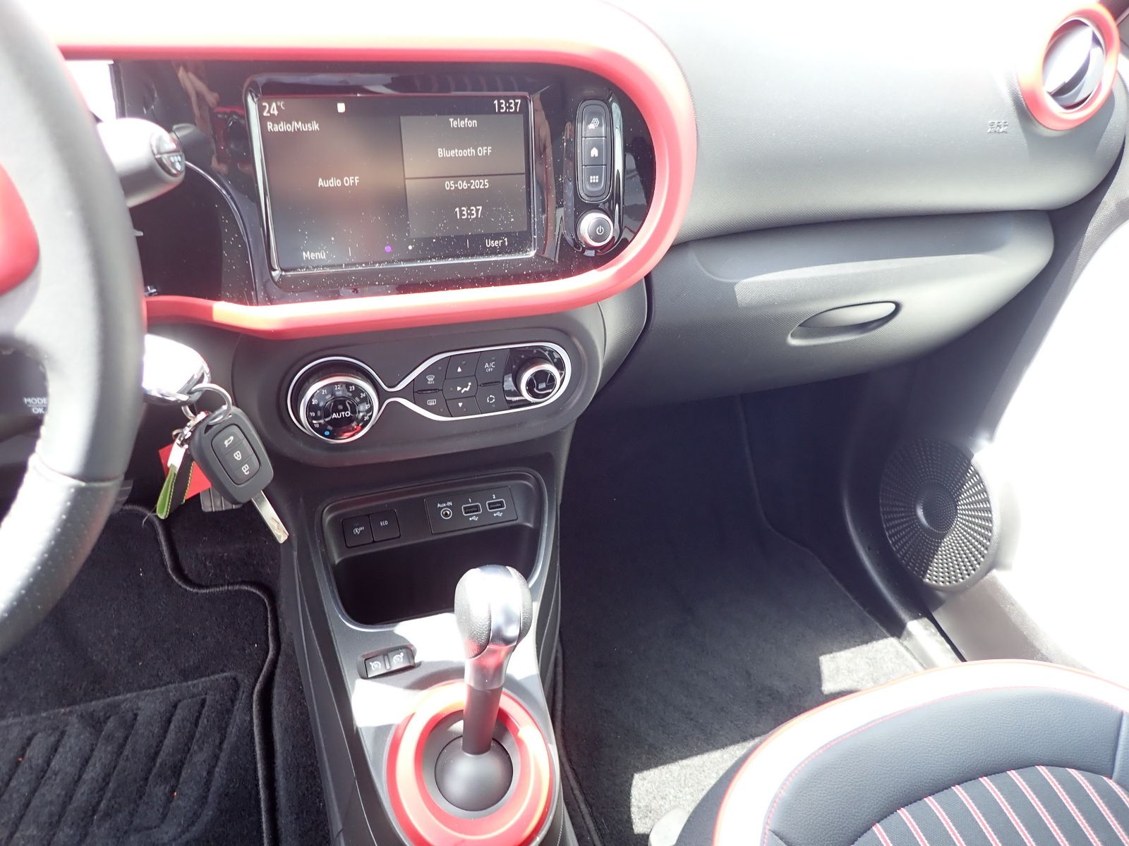 Fahrzeugabbildung Renault Twingo TCe 90 LE COQ SPORTIF/AUTOMATIK/ FALTDACH
