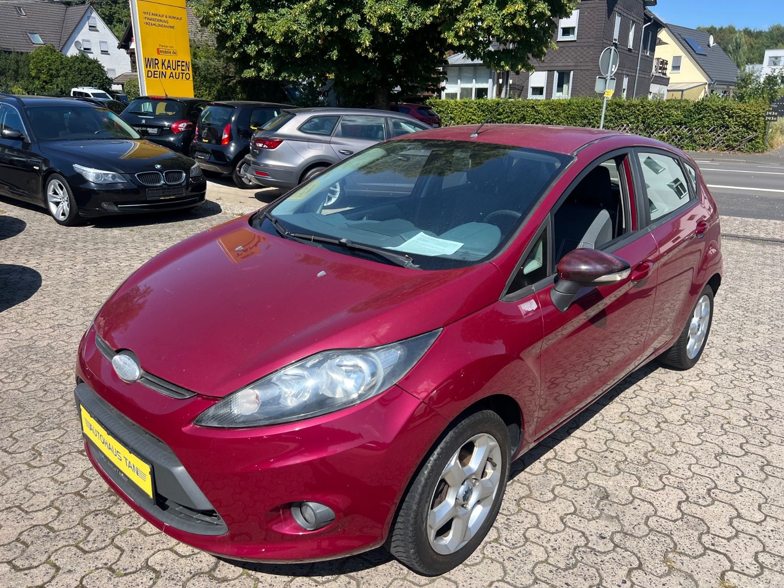 Fahrzeugabbildung Ford Fiesta Sonderlack * 2.HAND * TÜV NEU *