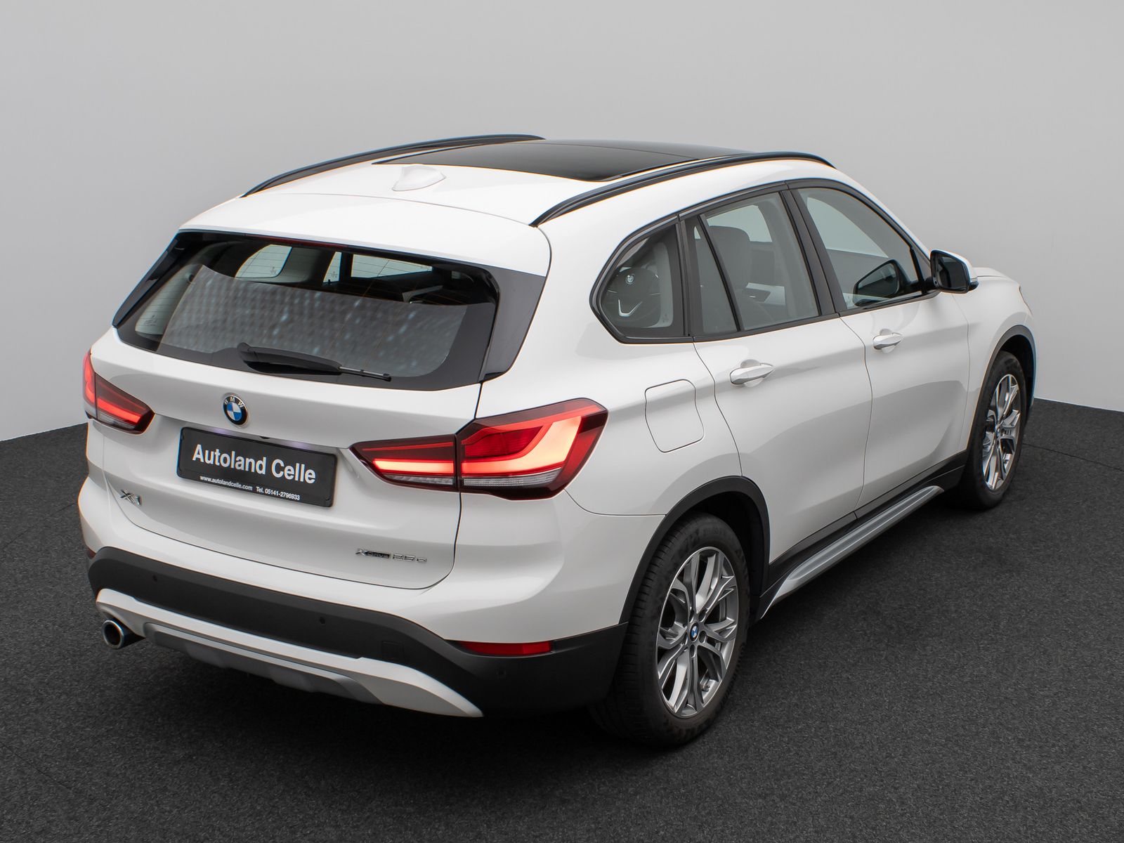 Fahrzeugabbildung BMW X1 xD25e xLine Panorama Kamera HUD DAB H/K AHK