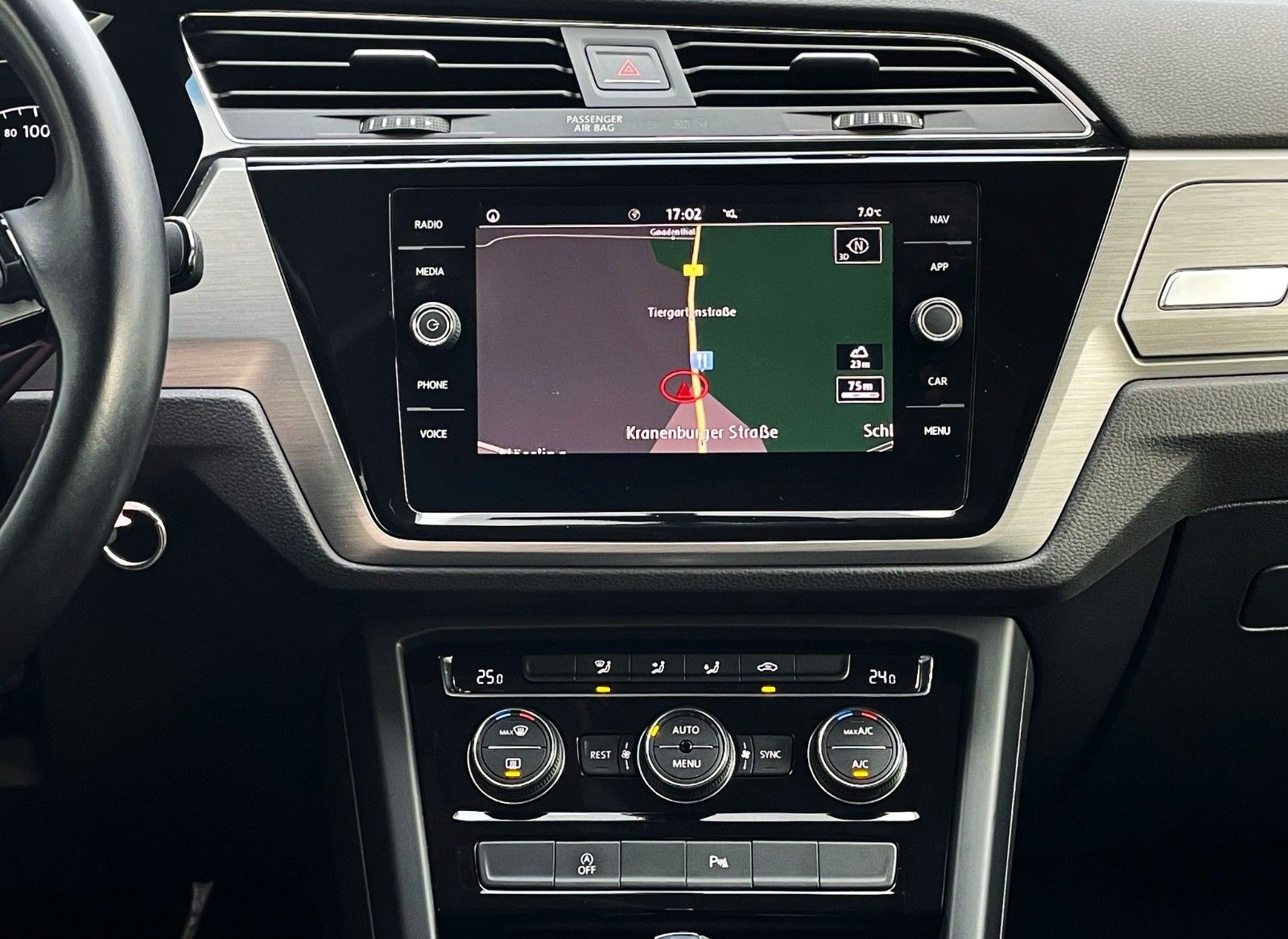 Fahrzeugabbildung Volkswagen Touran 1.5 TSI DSG  NAVI ACC 7-SITZE GANZJ. RFN.