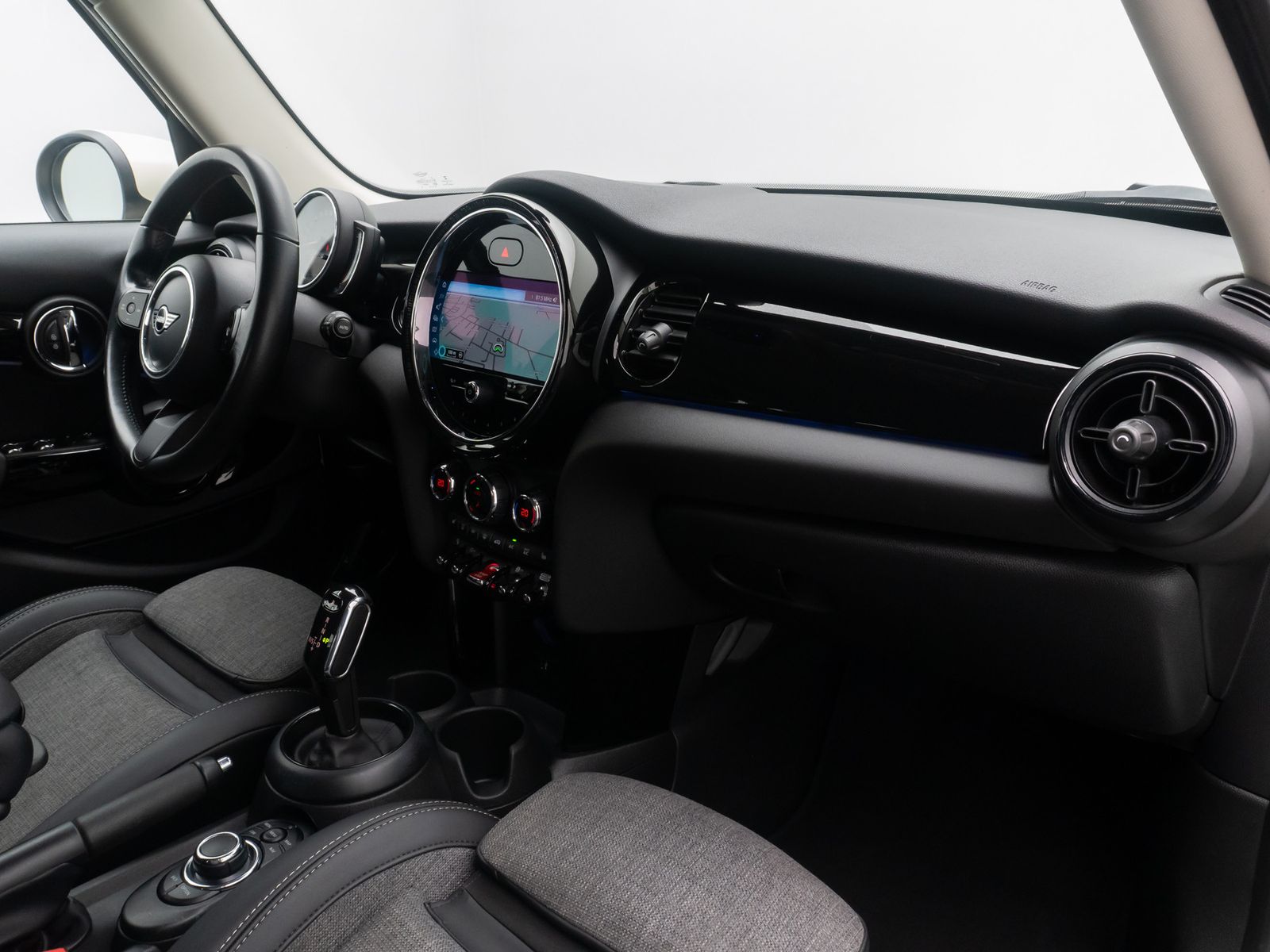 Fahrzeugabbildung MINI ONE ClassicTrim LED Navi Komfort Leder DAB Sport