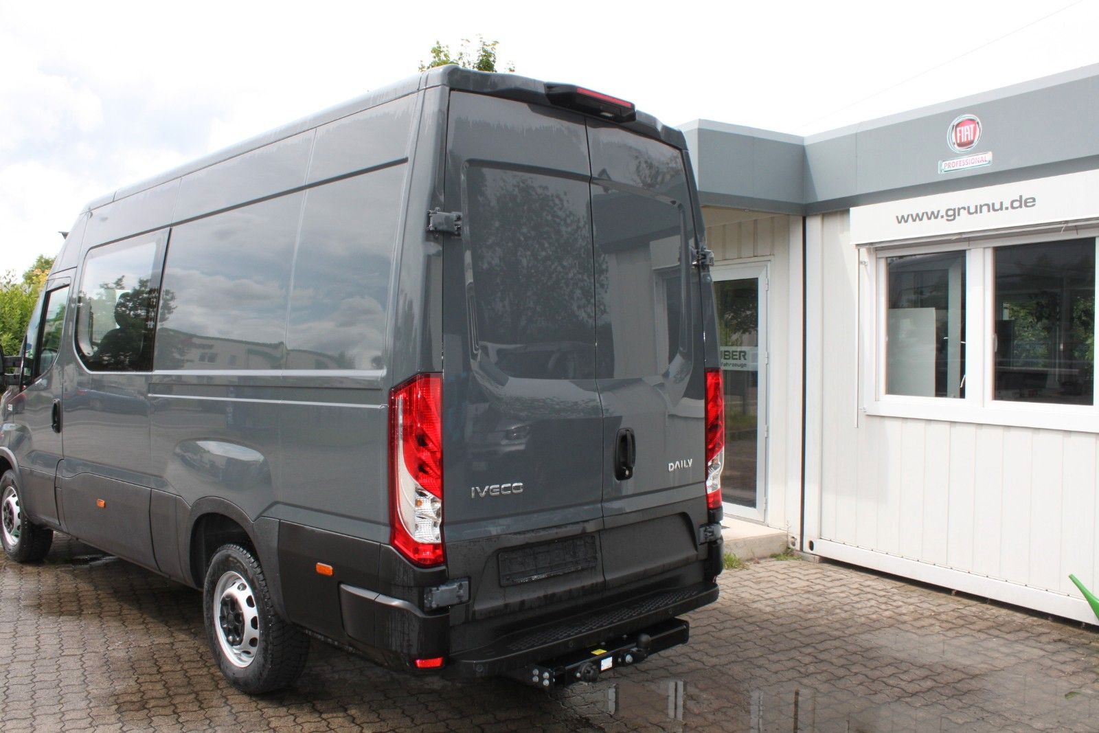 Fahrzeugabbildung Iveco Daily 35S18HA8 CRV Multicab/Automatik/Full-LED