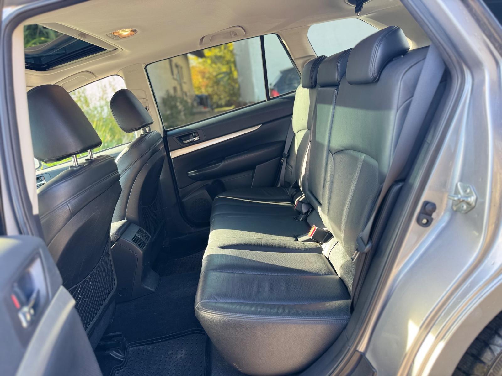 Subaru Outback 2010 — photo 12