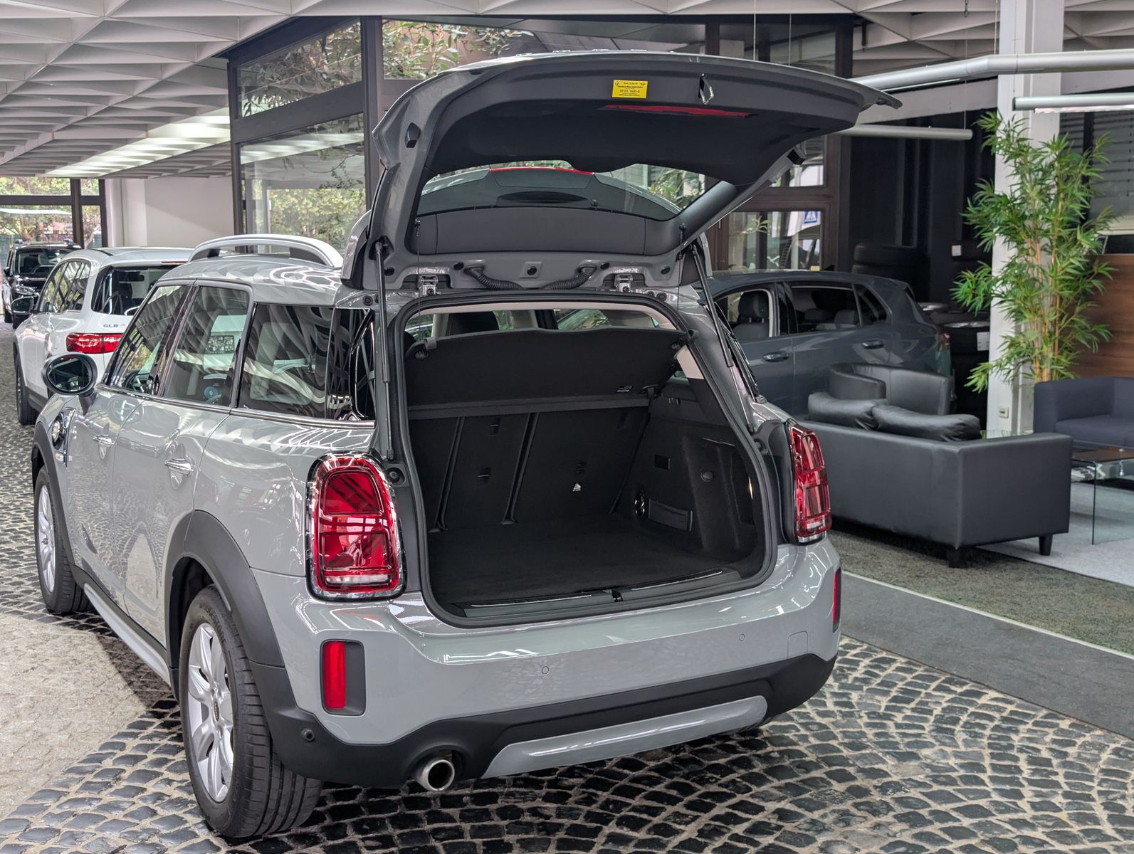 Fahrzeugabbildung MINI Countryman SE (Cooper) Essential Trim All4 94%So