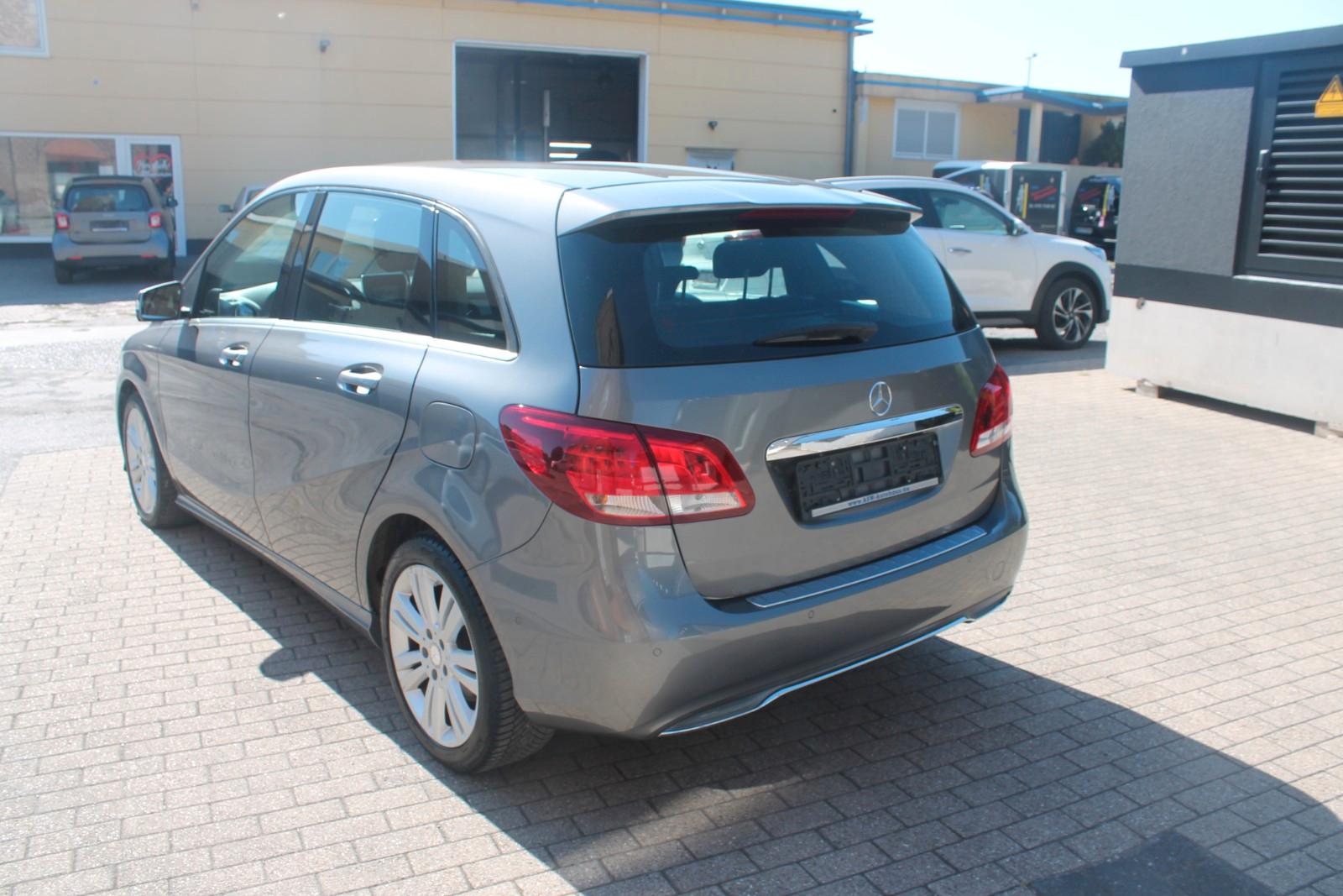 Mercedes-Benz B 180 Style DCT+Wippen*Navi*AHK*PDC*Sitzhzg*Allw