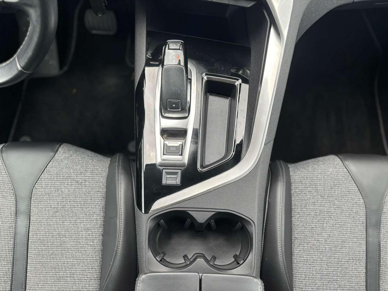 Peugeot 3008 1,2 / e-THP / PureTech / Automatik /  Allur