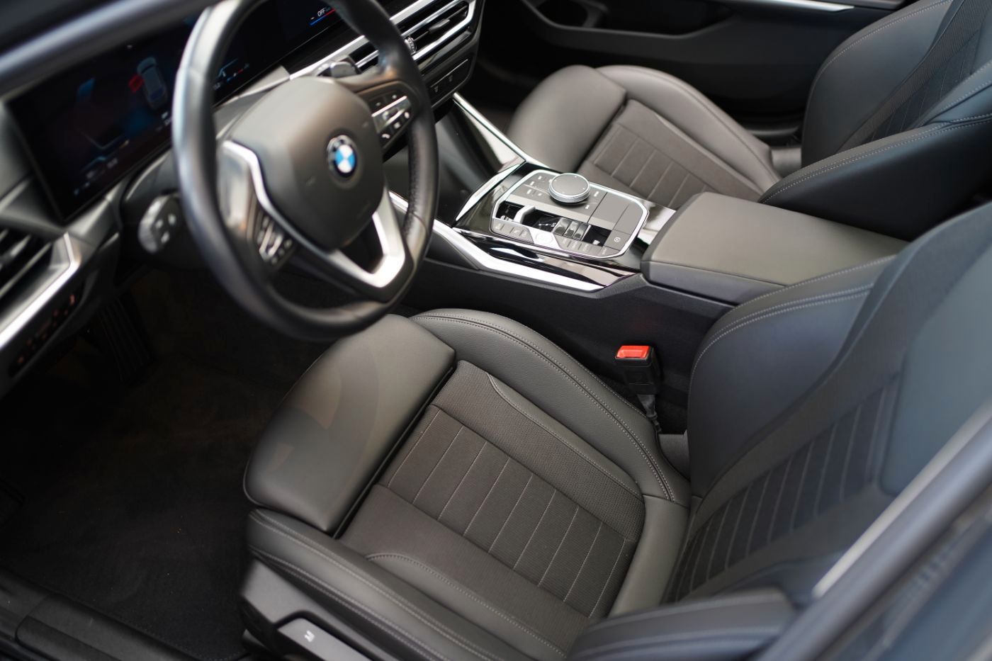 Fahrzeugabbildung BMW 320iA+Komfortzug. +DrivingAssist+PanoramaGlasdac