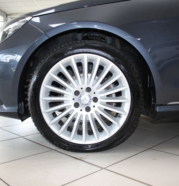 Mercedes-Benz E 200 d T ELEGANCE NAVI PDC LED SHZ NETTO 13.900