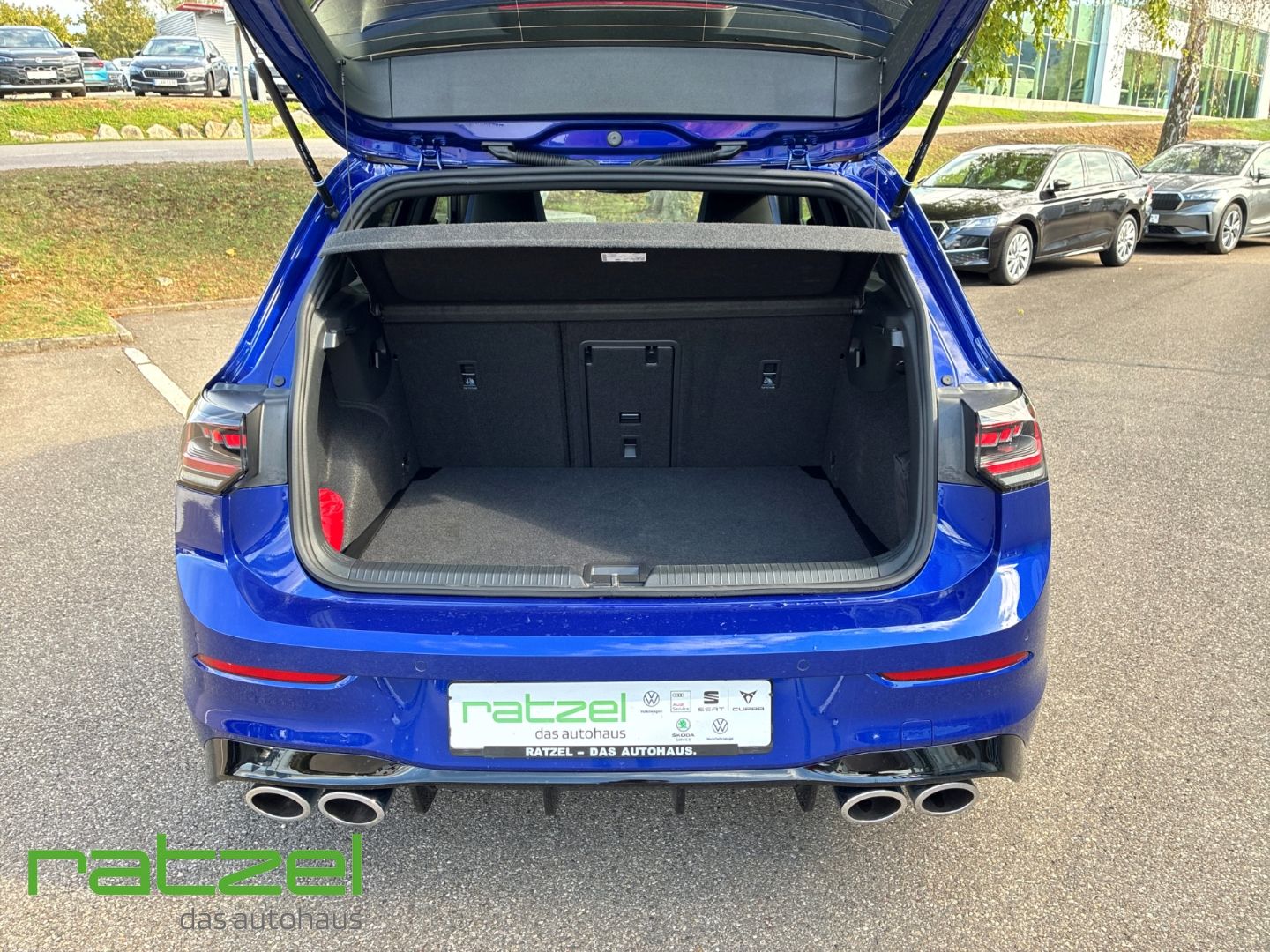 Fahrzeugabbildung Volkswagen Golf R VIII 4Motion 2.0 TSI DSG Navi HUD Har/Kar