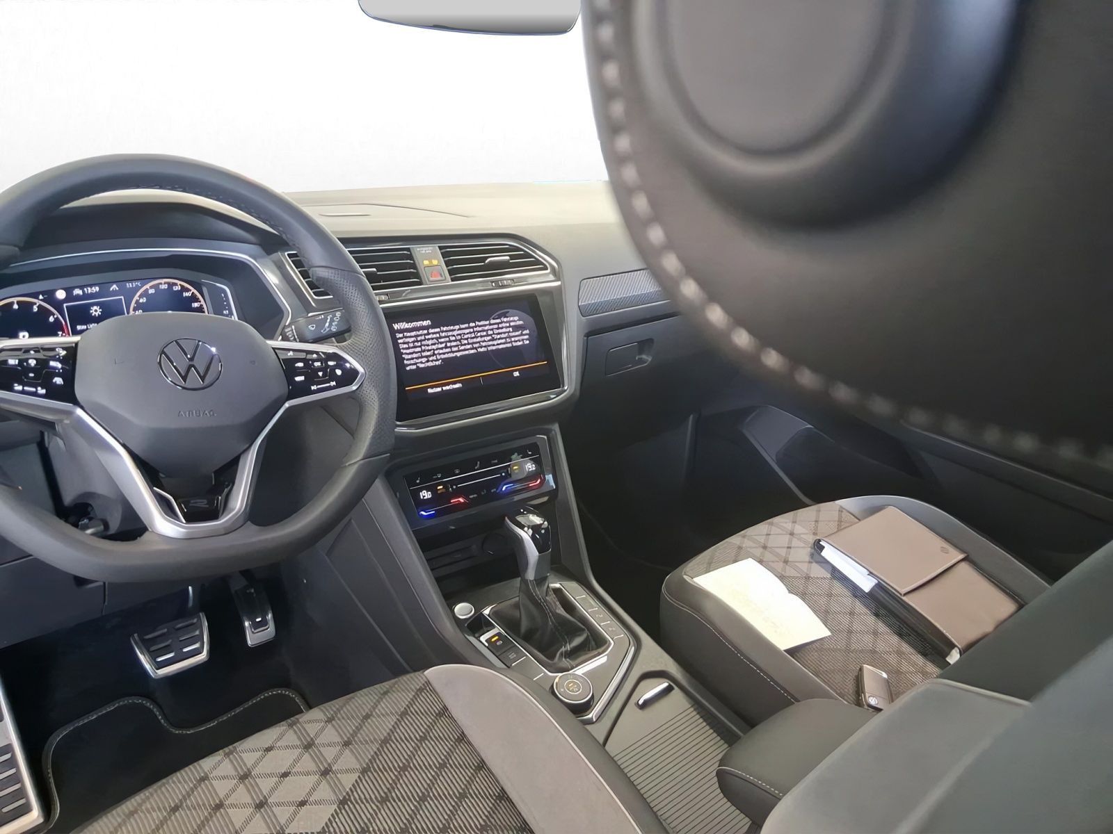 Volkswagen Tiguan Allspace 2.0 TDI 4M R-Line*NAVI*AHK*KAM*L imagem 3