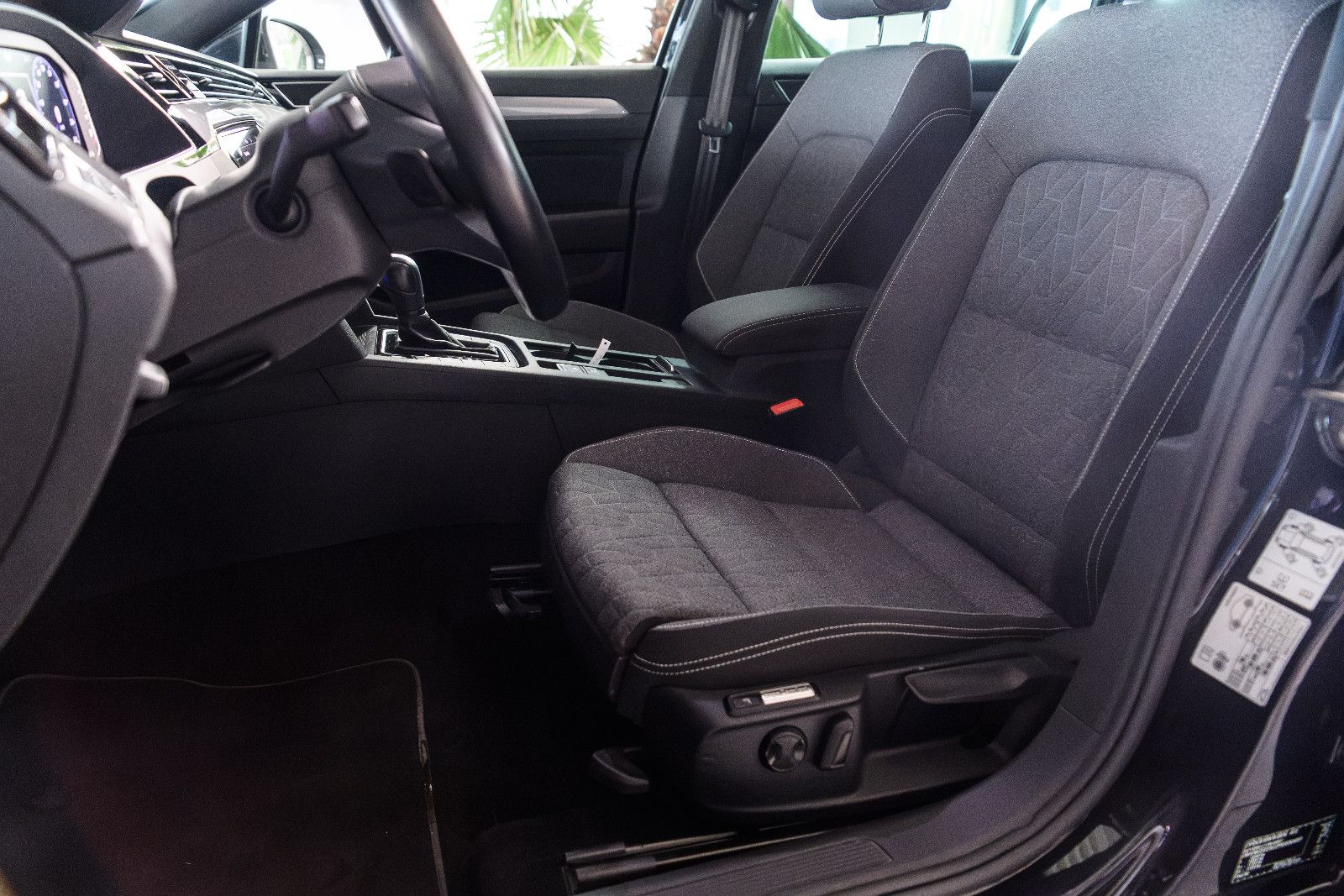Fahrzeugabbildung Volkswagen Passat Business 2.0 TDI +Massage +Pano *Kamera