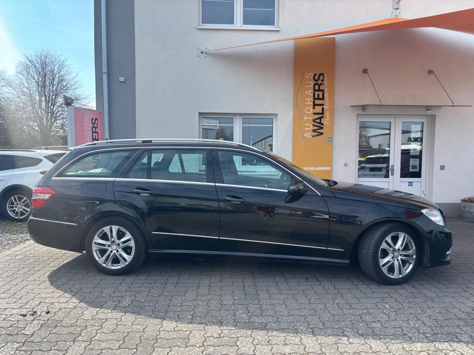 Mercedes-Benz E 220 T-Modell = Garantie - Avantgarde - Ahk =