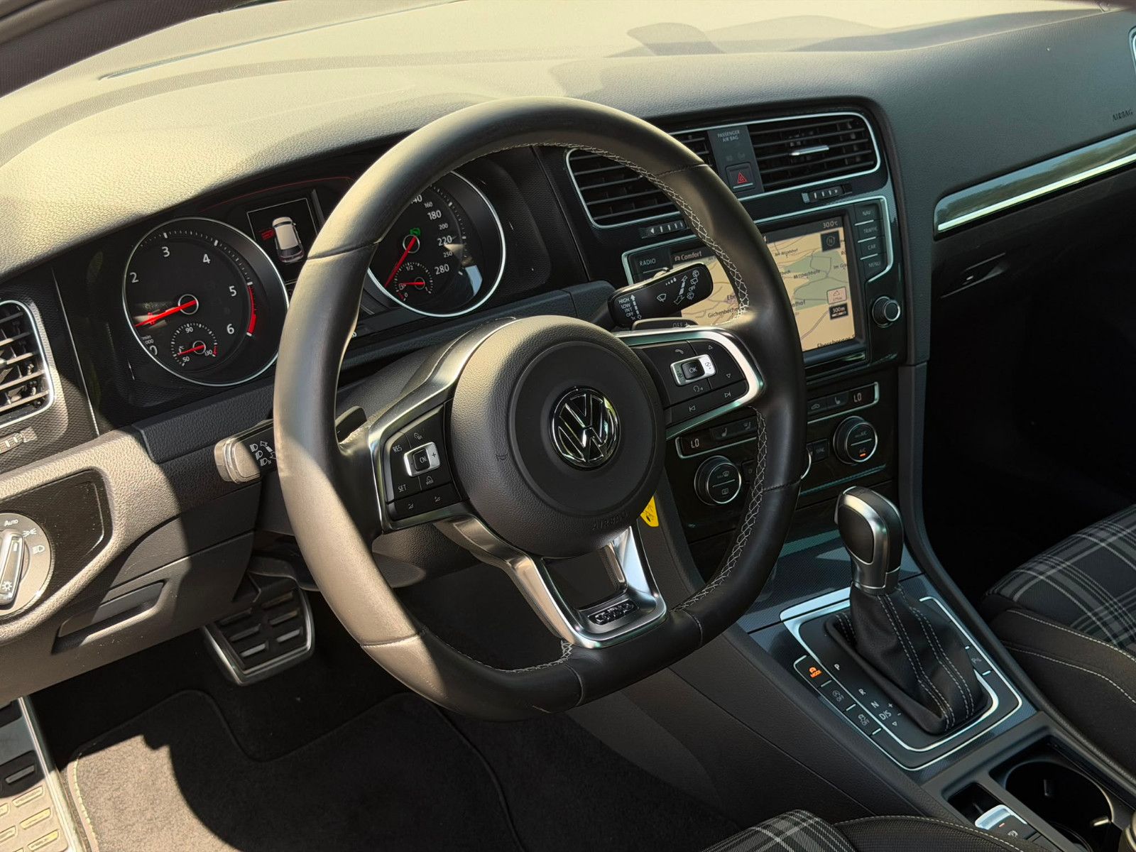 Fahrzeugabbildung Volkswagen Golf VII Lim. GTD DSG Bi-Xenon GRA Navi SHZ PDC