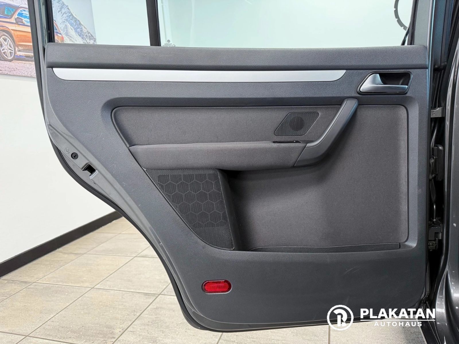 Fahrzeugabbildung Volkswagen Touran Zahnriemen Neu, Parksensoren, TÜV Neu,