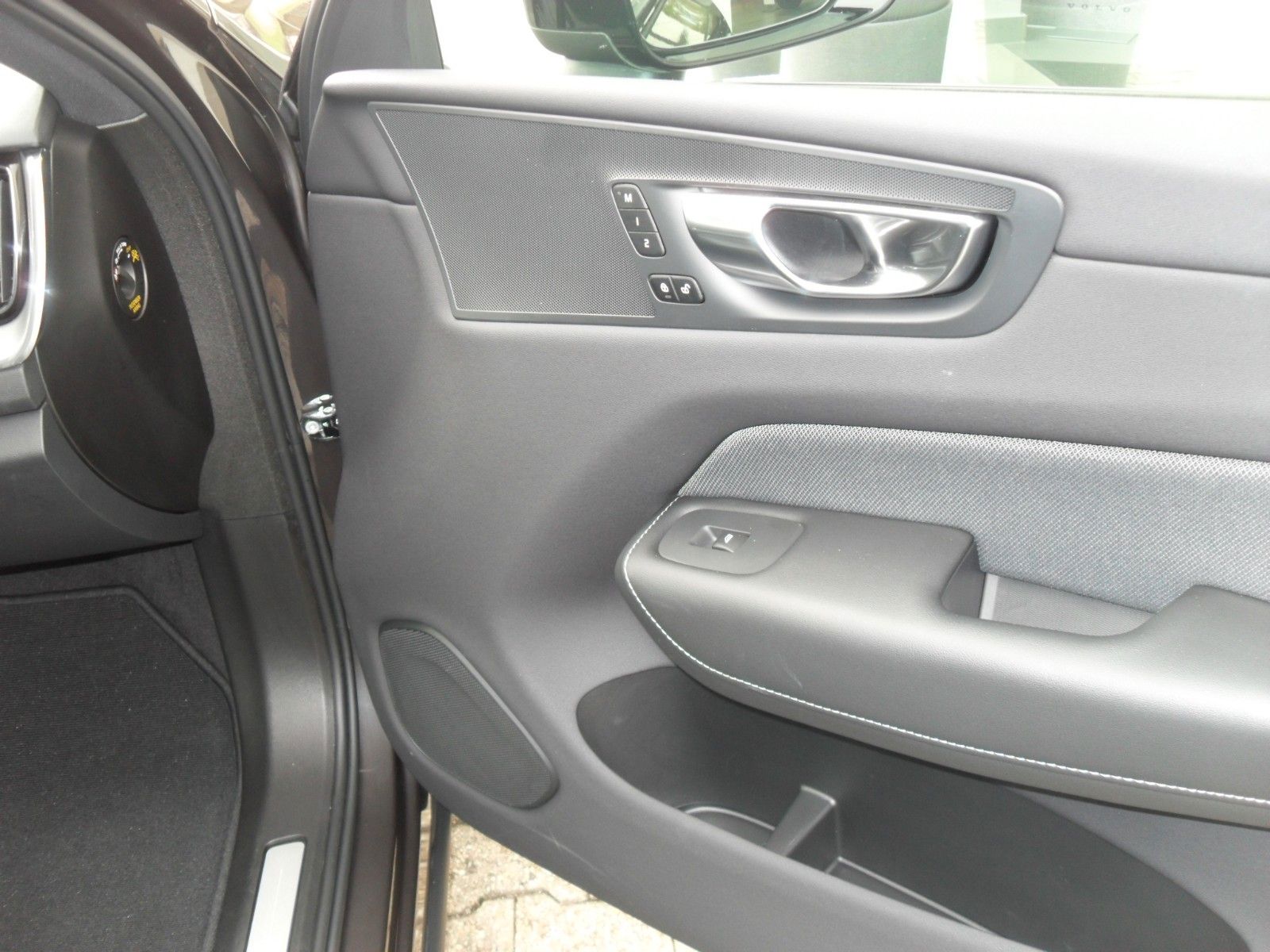 Fahrzeugabbildung Volvo XC60 T6 Plus Dark | AWD | 21er | Licht