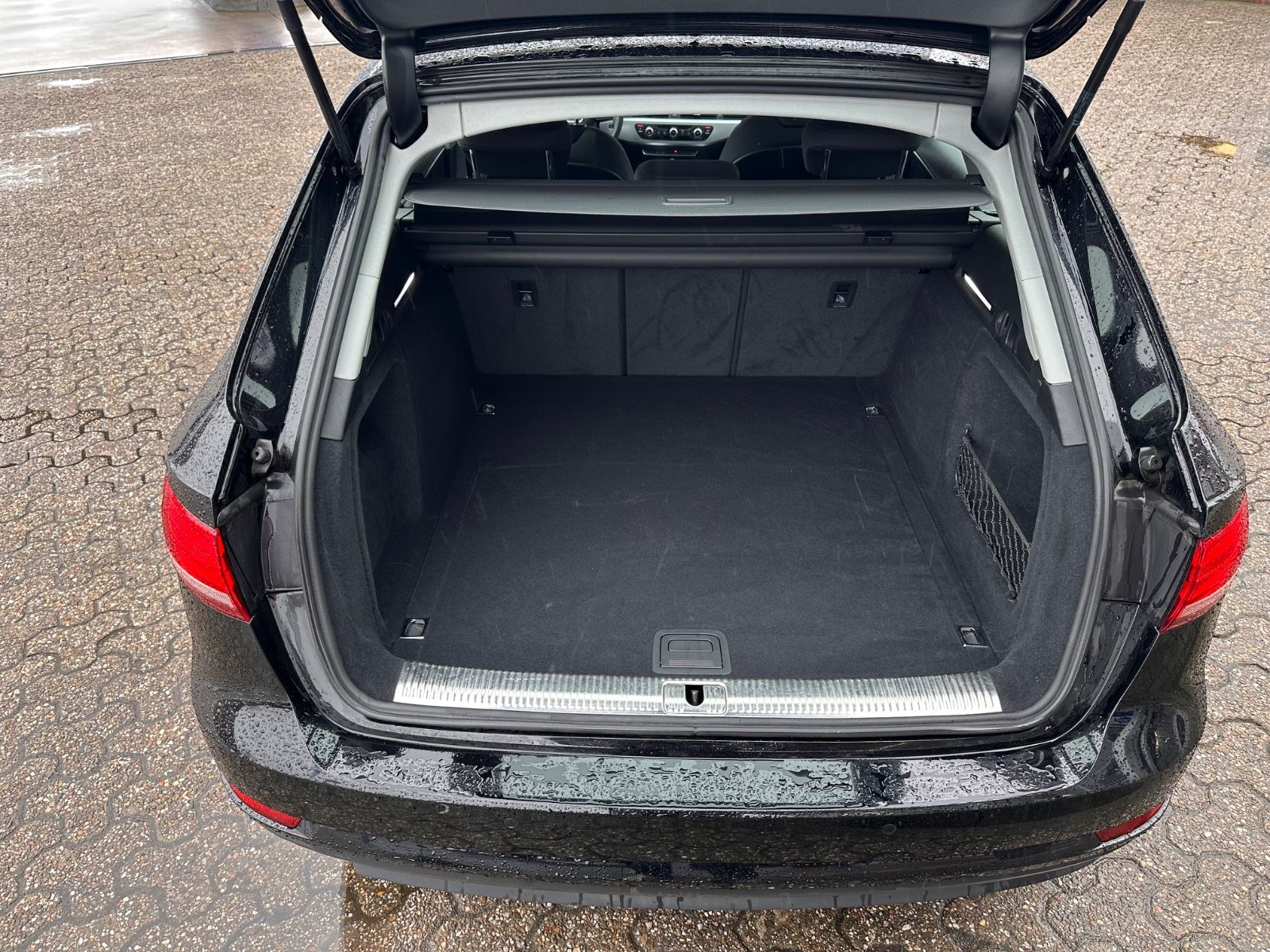 Fahrzeugabbildung Audi A4 Avant 2.0 TDI BiXenon/GRA/Navi/PDC/eHeck