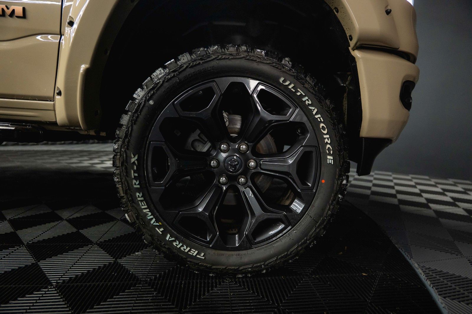 Fahrzeugabbildung Dodge RAM 5.7 V8 HEMI 4x4 OFFROAD LONGBED AXLE LOCK RC