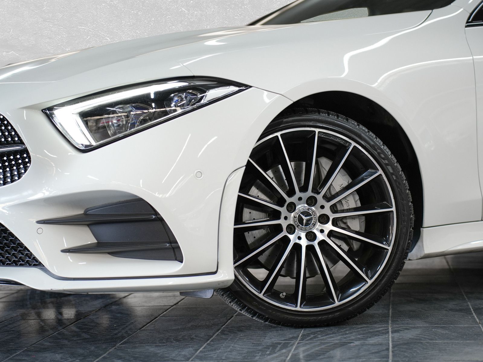 Fahrzeugabbildung Mercedes-Benz CLS 400 d 4Matic - AMG|Matrix|Distronic+|Burmest